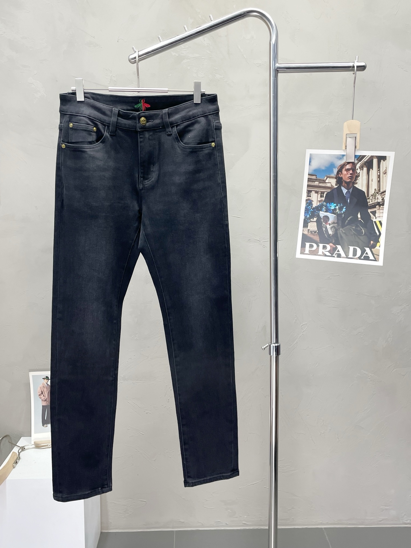 NO:512831,.Gucci exclusively offers new high-end versions of casual jeans!  Customized fabrics for counters are breathable and comfortable, with impeccable details, and the brand element design concept reflects high quality. The feel is delicate and soft!  It is casually cut, with a great upper body style!  28-38, gucci, gucci, jeans, alexander wang19860909.Gucci古驰独家专供新款休闲牛仔裤高端版本！专柜定制面料 透气舒适度高,细节无可挑剔,品牌元素设计理念,体现高品质.手感细腻柔软！呈现休闲裁剪,上身版型超赞！码数28-38,,gucci,gucci,jeans,alexander wang,Men's clothing