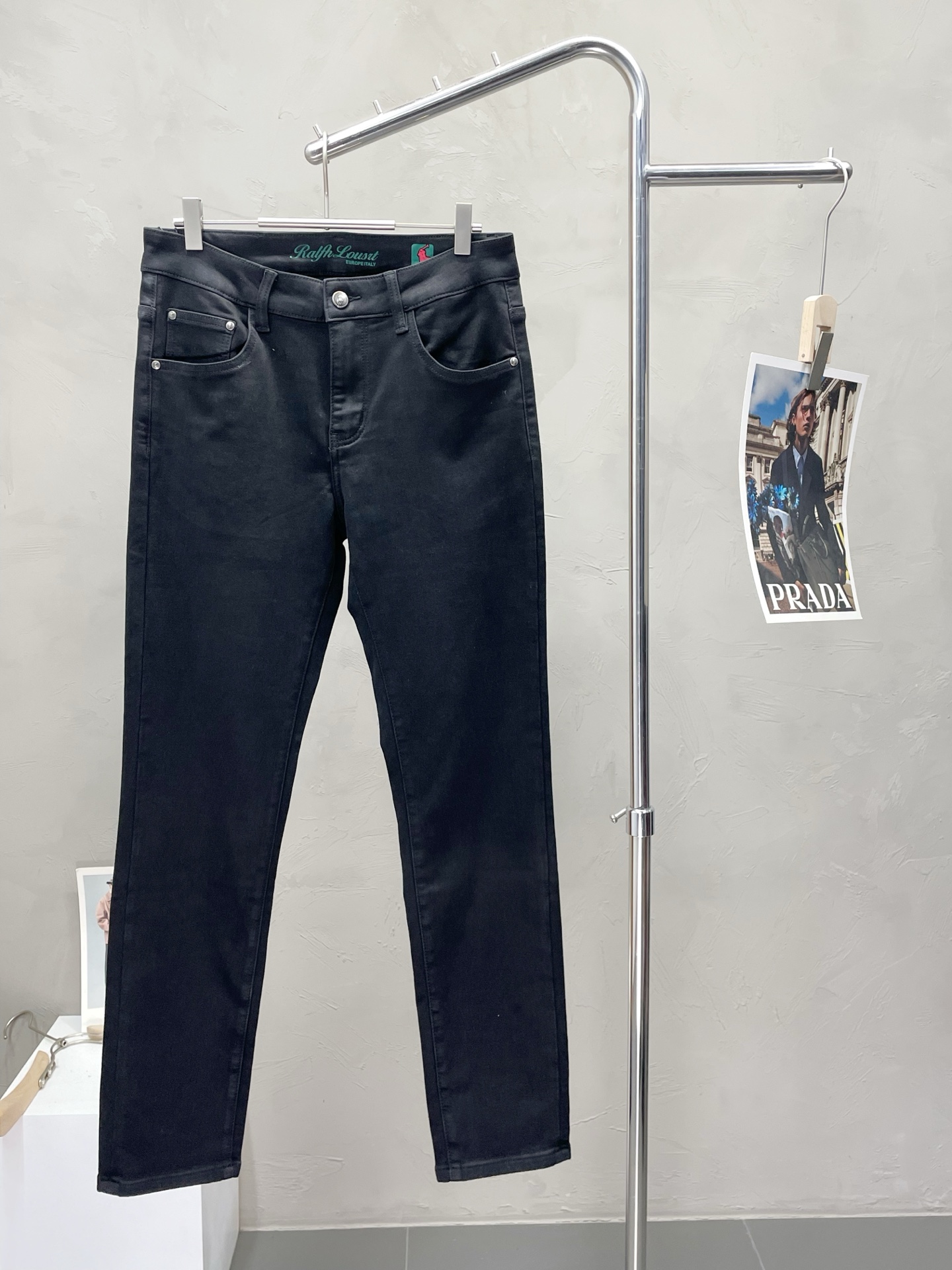 NO:512835,.Ralph Lauren exclusively offers new casual jeans high-end versions!  Customized fabrics for counters are breathable and comfortable, with impeccable details, and the brand element design concept reflects high quality. The feel is delicate and soft!  It is casually cut, with a great upper body style!  Count 28-36, loro piana, jeans, alexander wang19860909.Ralph Lauren拉夫劳伦独家专供新款休闲牛仔裤高端版本！专柜定制面料 透气舒适度高,细节无可挑剔,品牌元素设计理念,体现高品质.手感细腻柔软！呈现休闲裁剪,上身版型超赞！码数28-36,,loro piana,jeans,alexander wang,Men's clothing