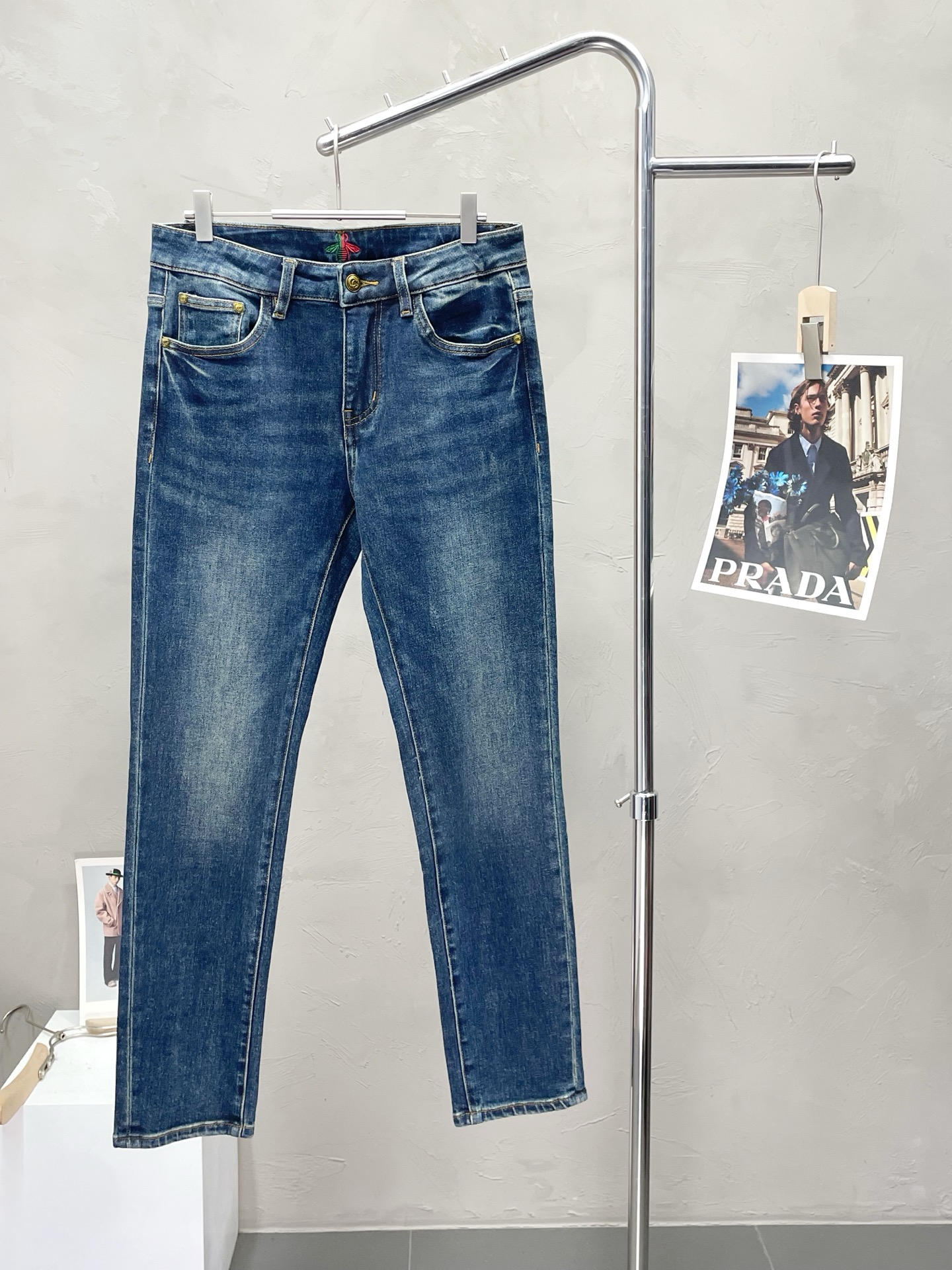 NO:514305,.Gucci exclusively offers new high-end versions of casual jeans!  Customized fabrics for counters are breathable and comfortable, with impeccable details, and the brand element design concept reflects high quality. The feel is delicate and soft!  It is casually cut, with a great upper body style!  28-38, gucci, gucci, jeans, alexander wang19860909.Gucci古驰独家专供新款休闲牛仔裤高端版本！专柜定制面料 透气舒适度高,细节无可挑剔,品牌元素设计理念,体现高品质.手感细腻柔软！呈现休闲裁剪,上身版型超赞！码数28-38,,gucci,gucci,jeans,alexander wang,Men's clothing