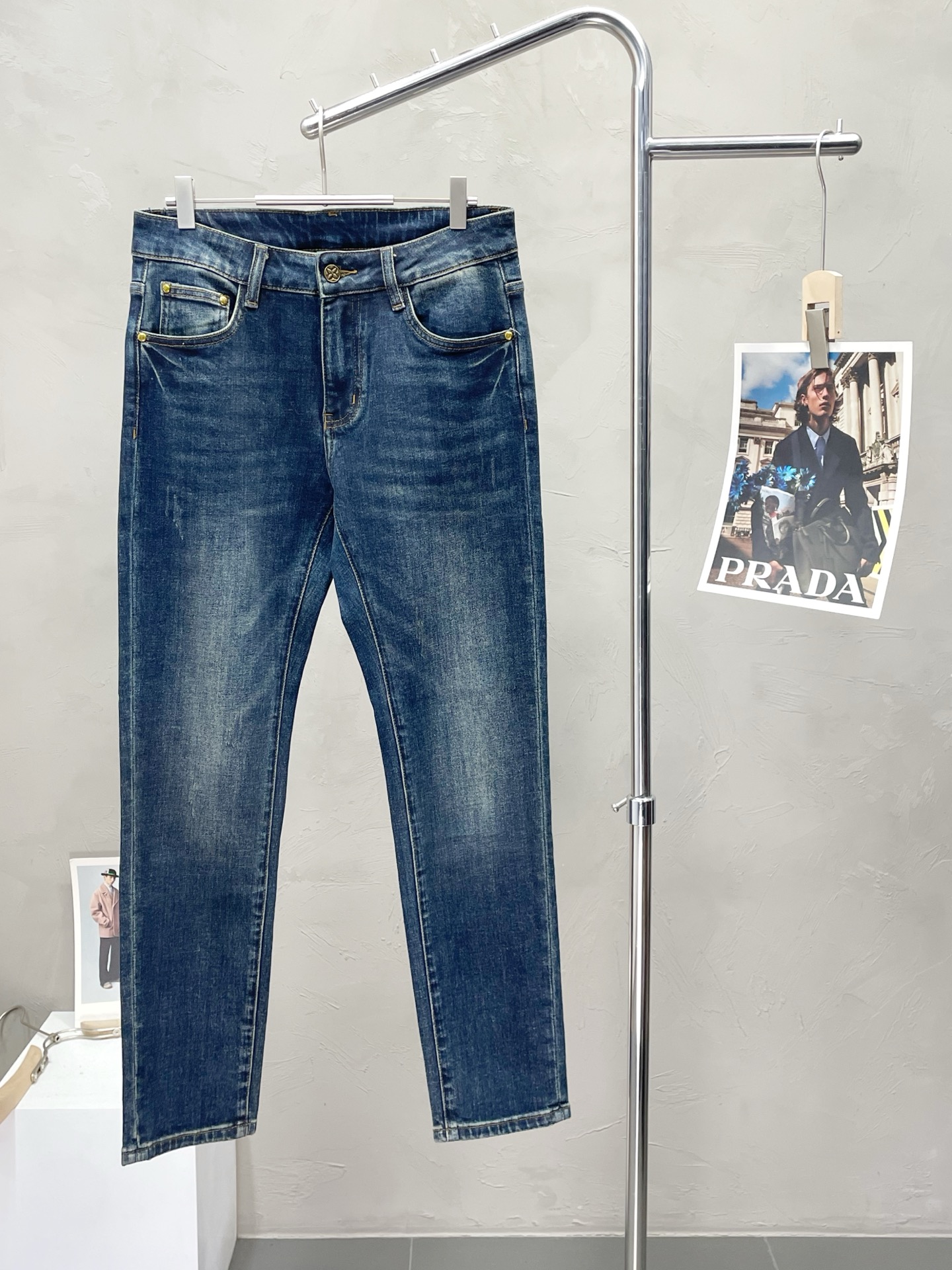 NO:515379,.Louis Vuitton exclusively offers new casual jeans high-end versions!  Customized fabrics for counters are breathable and comfortable, with impeccable details, and the brand element design concept reflects high quality. The feel is delicate and soft!  It is casually cut, with a great upper body style!  28-38, louis vuitton,louis vuitton,jeans,alexander wang19860909.Louis Vuitton路易威登独家专供新款休闲牛仔裤高端版本！专柜定制面料 透气舒适度高,细节无可挑剔,品牌元素设计理念,体现高品质.手感细腻柔软！呈现休闲裁剪,上身版型超赞！码数28-38,,louis vuitton,louis vuitton,jeans,alexander wang,Men's clothing