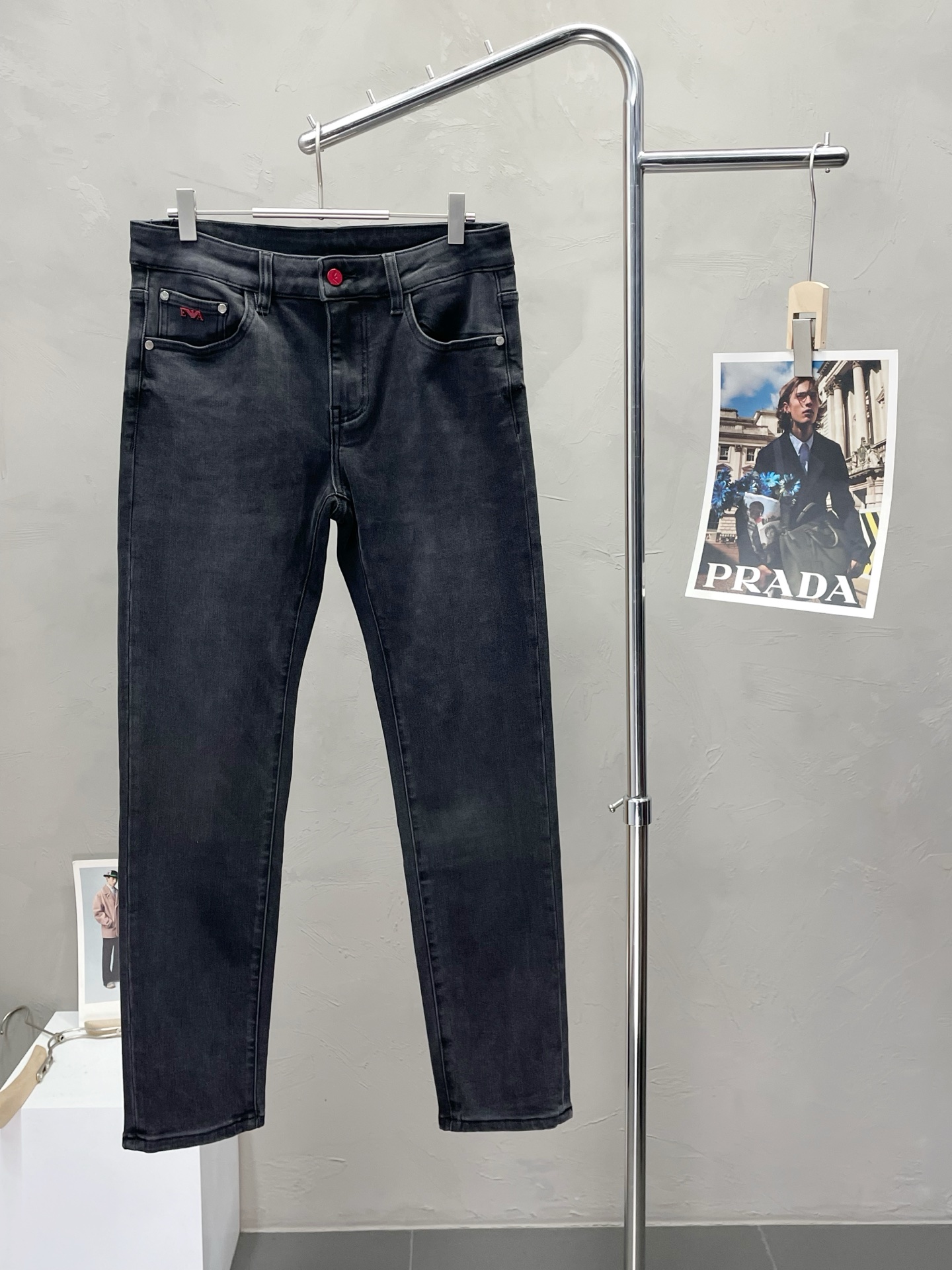 NO:512843,.ARMANI exclusively offers the new high-end version of casual jeans!  Customized fabrics for counters are breathable and comfortable, with impeccable details, and the brand element design concept reflects high quality. The feel is delicate and soft!  It is casually cut, with a great upper body style!  Count 28-38, Armani, Armani, Jeans, Alexander wang19860909.ARMANI阿玛尼独家专供新款休闲牛仔裤高端版本！专柜定制面料 透气舒适度高,细节无可挑剔,品牌元素设计理念,体现高品质.手感细腻柔软！呈现休闲裁剪,上身版型超赞！码数28-38,,armani,armani,jeans,alexander wang,Men's clothing