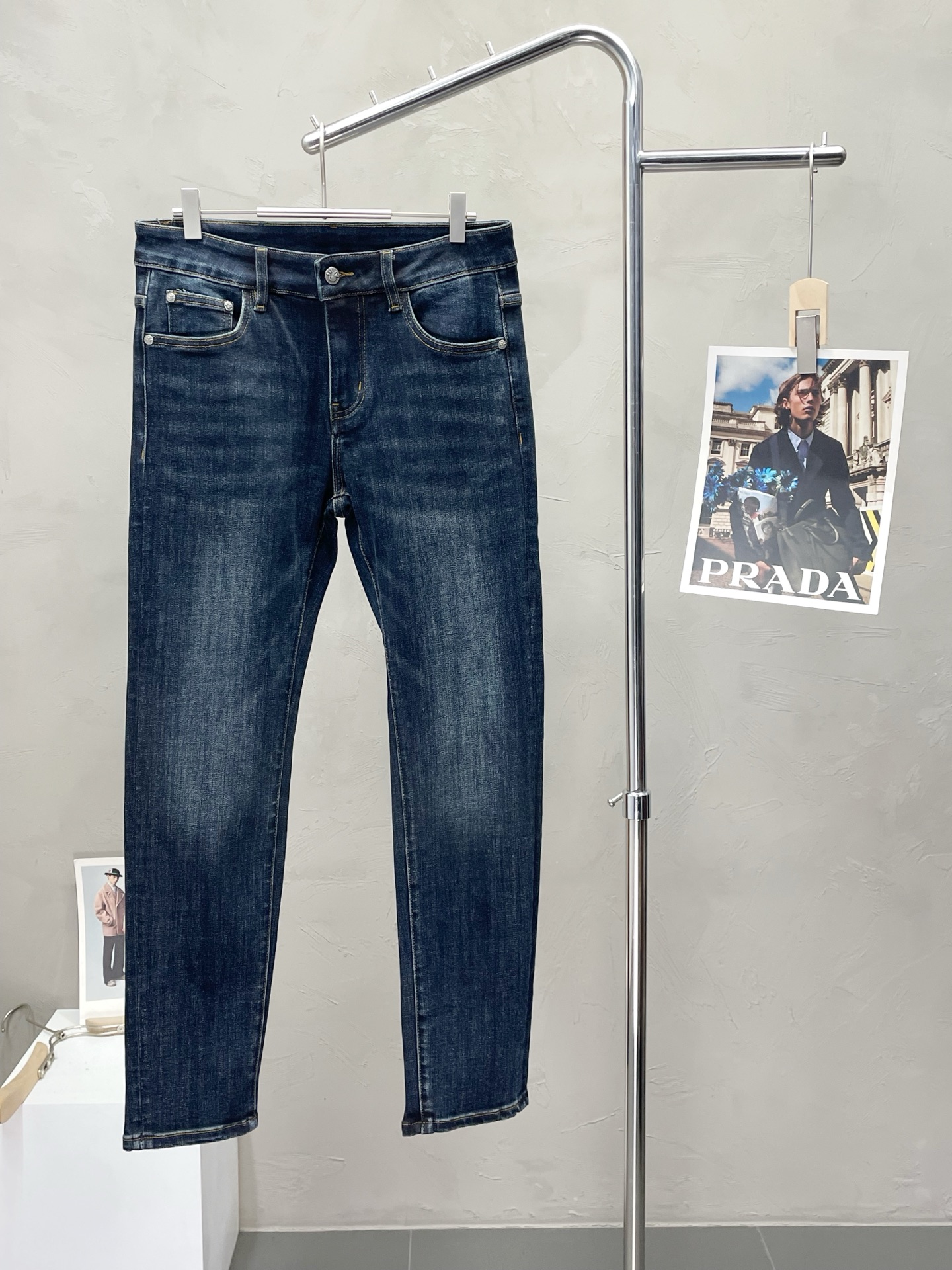 NO:515368,.Dior exclusively offers new casual jeans high-end versions!  Customized fabrics for counters are breathable and comfortable, with impeccable details, and the brand element design concept reflects high quality. The feel is delicate and soft!  It is casually cut, with a great upper body style!  Count 28-38, dior, dior, jeans, alexander wang19860909.Dior迪奥独家专供新款休闲牛仔裤高端版本！专柜定制面料 透气舒适度高,细节无可挑剔,品牌元素设计理念,体现高品质.手感细腻柔软！呈现休闲裁剪,上身版型超赞！码数28-38,,dior,dior,jeans,alexander wang,Men's clothing