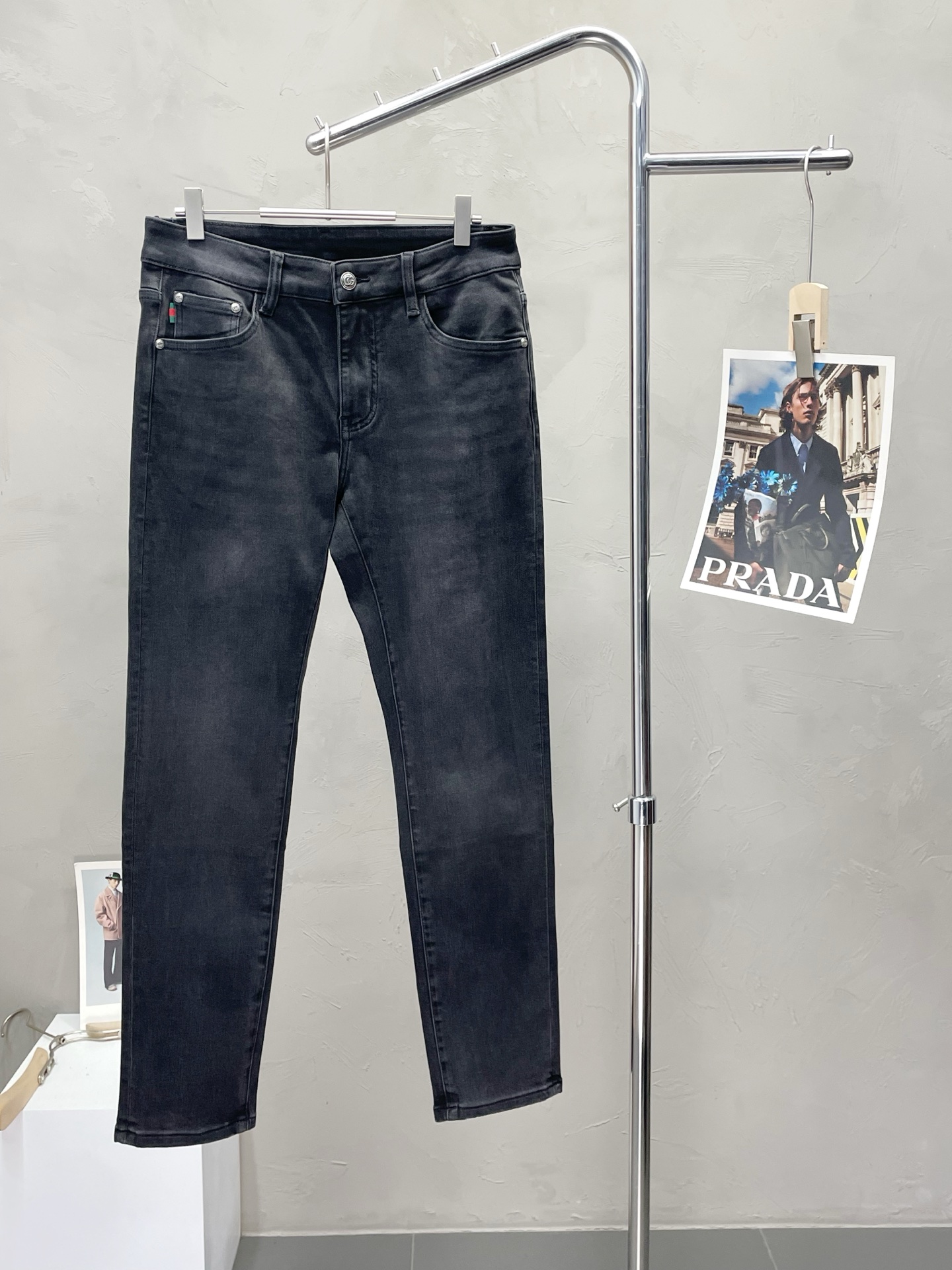 NO:516873,.Gucci exclusively offers new high-end versions of casual jeans!  Customized fabrics for counters are breathable and comfortable, with impeccable details, and the brand element design concept reflects high quality. The feel is delicate and soft!  It is casually cut, with a great upper body style!  28-38, gucci, gucci, jeans, alexander wang19860909.Gucci古驰独家专供新款休闲牛仔裤高端版本！专柜定制面料 透气舒适度高,细节无可挑剔,品牌元素设计理念,体现高品质.手感细腻柔软！呈现休闲裁剪,上身版型超赞！码数28-38,,gucci,gucci,jeans,alexander wang,Men's clothing