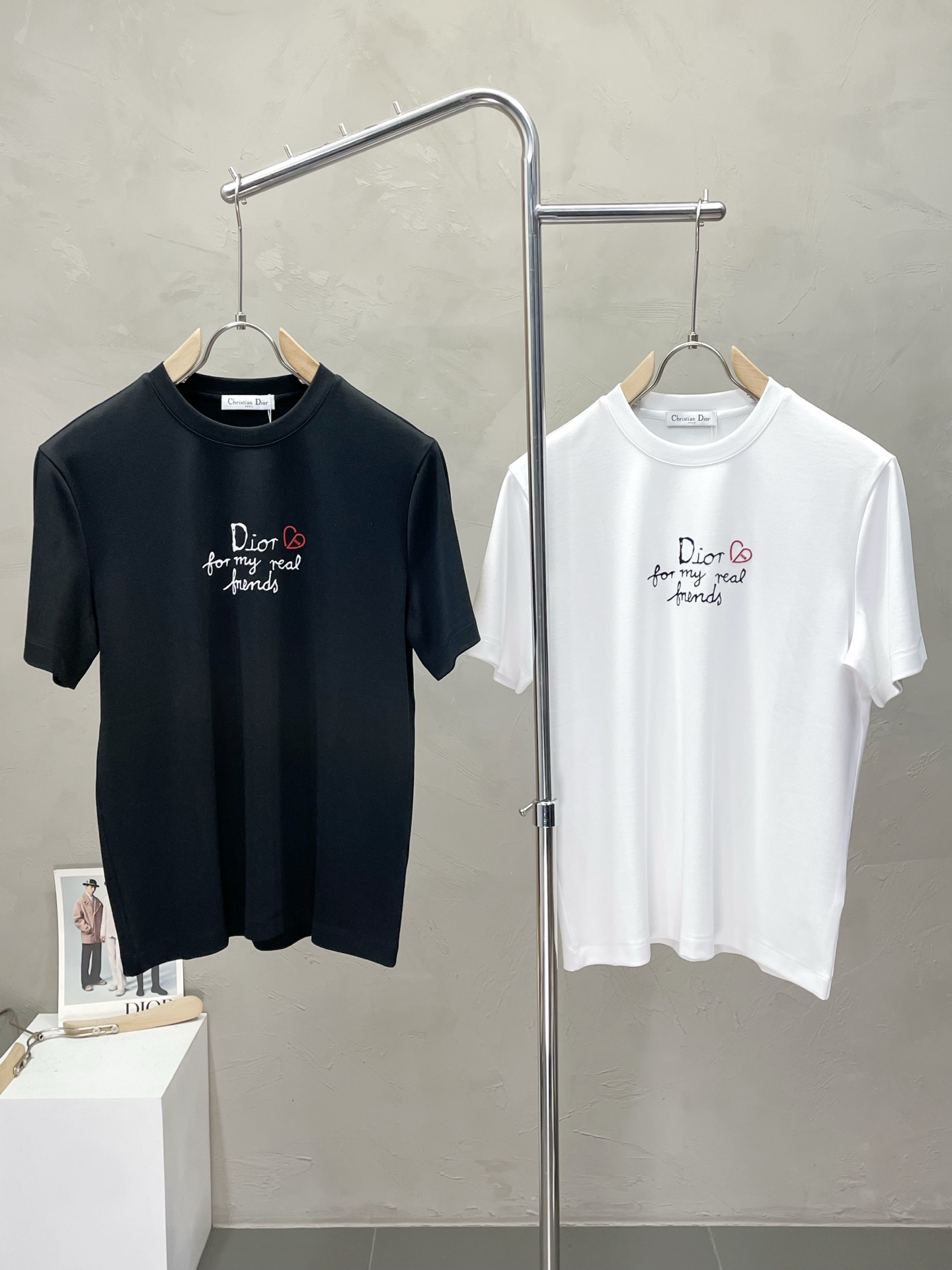 NO:512875,.Dior exclusively offers new original single men's casual short sleeves, high-end customization, high-end version, fashionable and versatile imported fabric, super soft and delicate, skin-friendly and comfortable to wear, high-end boutique, OEM, fine production, very good for the top body, men's essential items, three standards, code M-4XL,,dior,dior,T-shirt,alexander wang19860909.Dior迪奥独家专供新款原单男士休闲短袖 高端定制 高端版本 时尚百搭爆款进口面料 手感超柔软细腻 穿着亲肤舒适 高端精品 代工厂精细做上身非常赞 男士必备单品 三标齐全 码数M-4XL,,dior,dior,T-shirt,alexander wang,Men's clothing