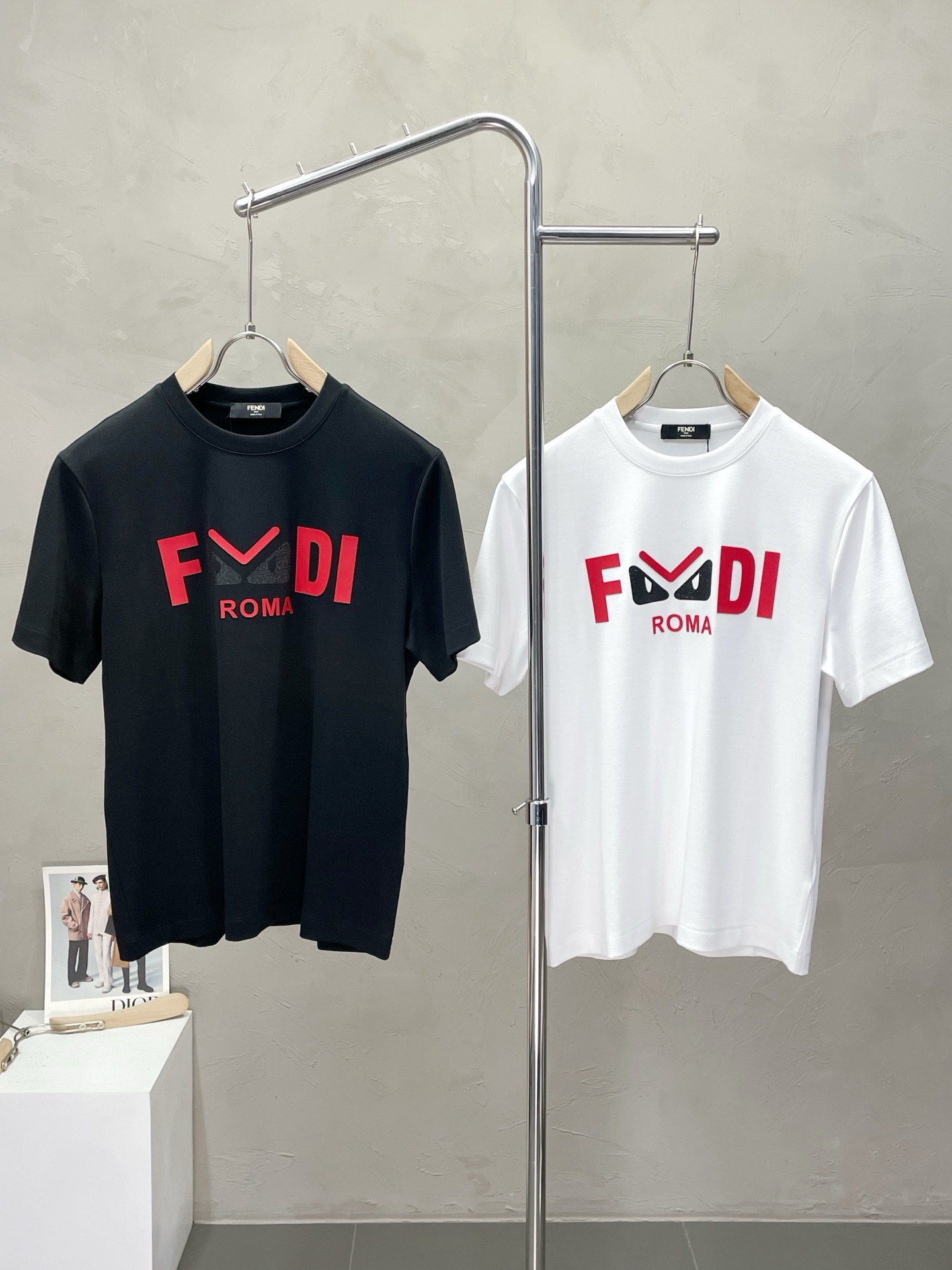 NO:514309,.FENDI exclusively offers new original single men's casual short sleeves, high-end customization, high-end version, fashionable and versatile imported fabric, super soft and delicate, skin-friendly and comfortable to wear, high-end boutique, OEM, fine-made, very good for the upper body, men's essential items, complete three standards, M-4XL,,fendi,fendi,T-shirt,alexander wang19860909.FENDI芬迪独家专供新款原单男士休闲短袖 高端定制 高端版本 时尚百搭爆款进口面料 手感超柔软细腻 穿着亲肤舒适 高端精品 代工厂精细做上身非常赞 男士必备单品 三标齐全 码数M-4XL,,fendi,fendi,T-shirt,alexander wang,Men's clothing