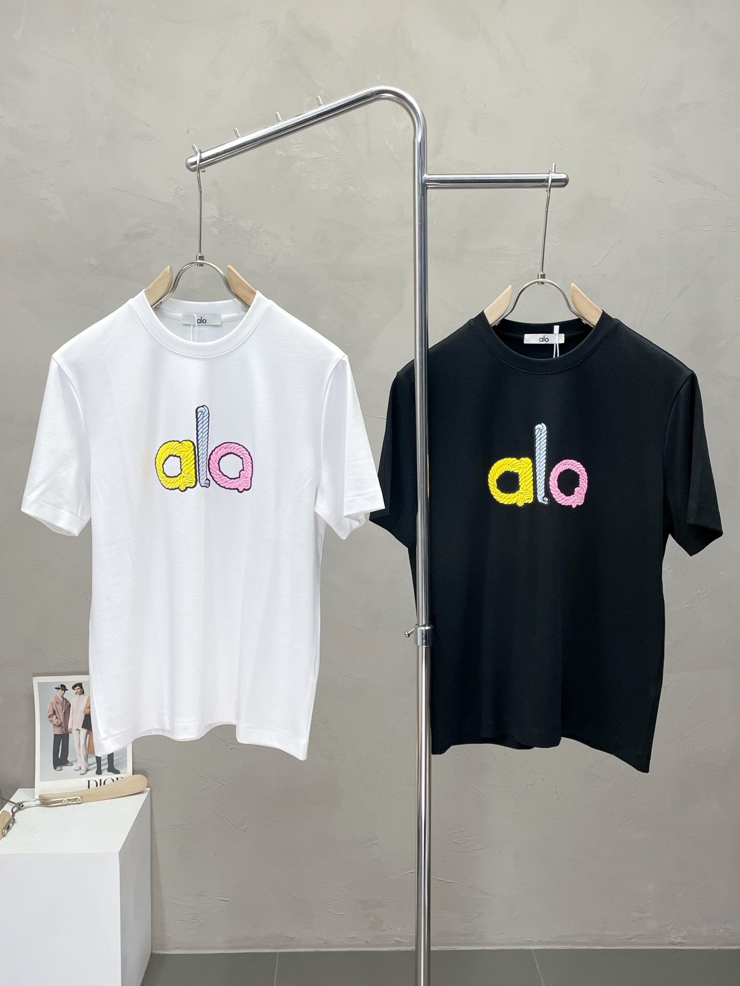 NO:514312,.Alo yoga exclusively offers new original single men's casual short sleeves, high-end customization, high-end version, fashionable and versatile imported fabric, super soft and delicate, skin-friendly and comfortable to wear, high-end boutique, OEM, fine-made top body, very good, men's essential items, three standards, code M-4XL,, T-shirt, alexander wang19860909.Alo yoga独家专供新款原单男士休闲短袖 高端定制 高端版本 时尚百搭爆款进口面料 手感超柔软细腻 穿着亲肤舒适 高端精品 代工厂精细做上身非常赞 男士必备单品 三标齐全 码数M-4XL,,T-shirt,alexander wang,Men's clothing