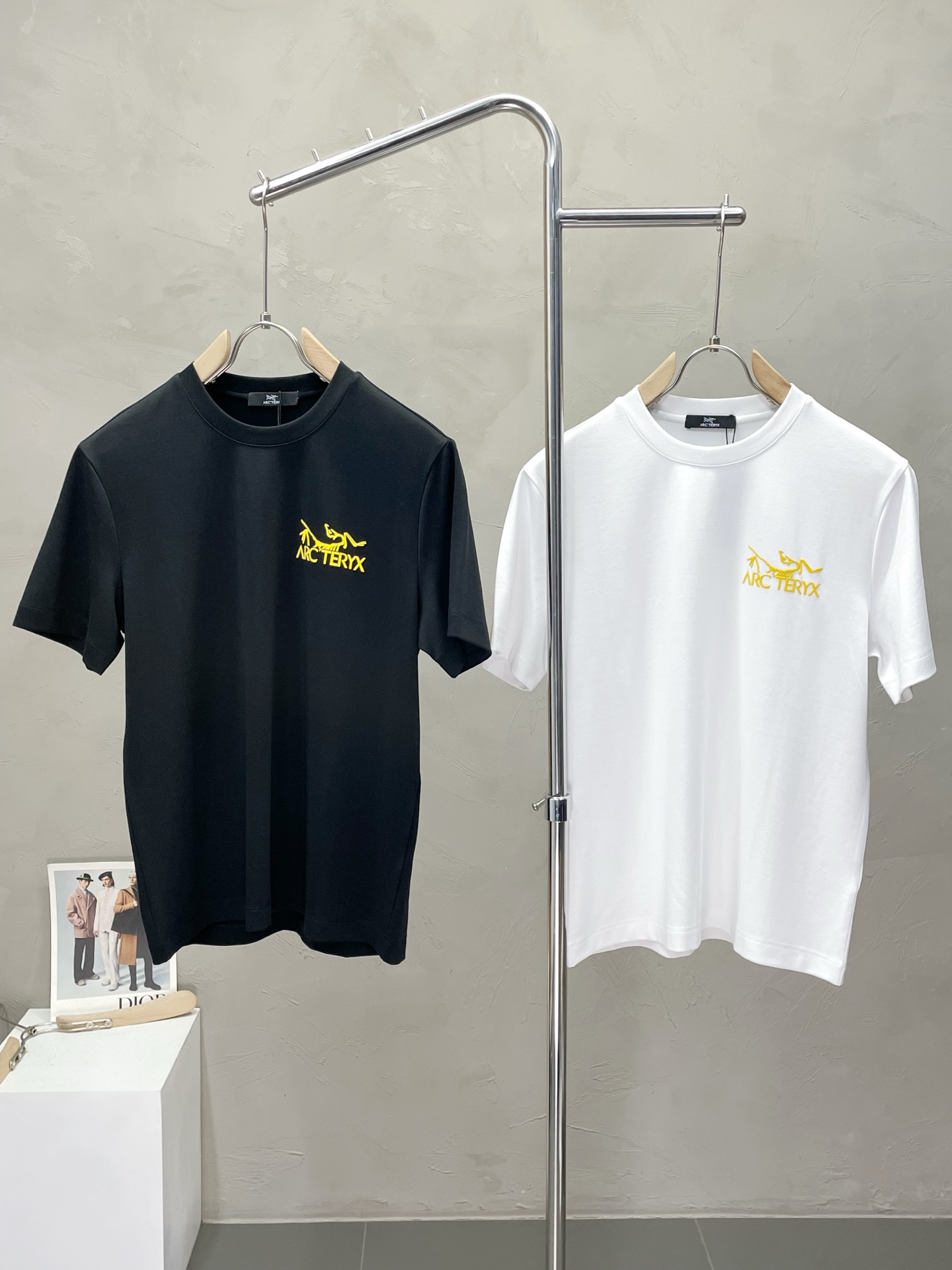 NO:518505,.Arc’teryx Archaeopteryx exclusively offers new original single men’s casual short sleeves, high-end customization, high-end version, fashionable and versatile imported fabric, super soft and delicate, skin-friendly and comfortable to wear, high-end boutique, OEM, fine-made top body, very good, men’s essential items, three standards, M-4XL, arc’teryx, T-shirt, alexander wang19860909.Arc’teryx始祖鸟独家专供新款原单男士休闲短袖 高端定制 高端版本 时尚百搭爆款进口面料 手感超柔软细腻 穿着亲肤舒适 高端精品 代工厂精细做上身非常赞 男士必备单品 三标齐全 码数M-4XL,arc'teryx,T-shirt,alexander wang,Men's clothing