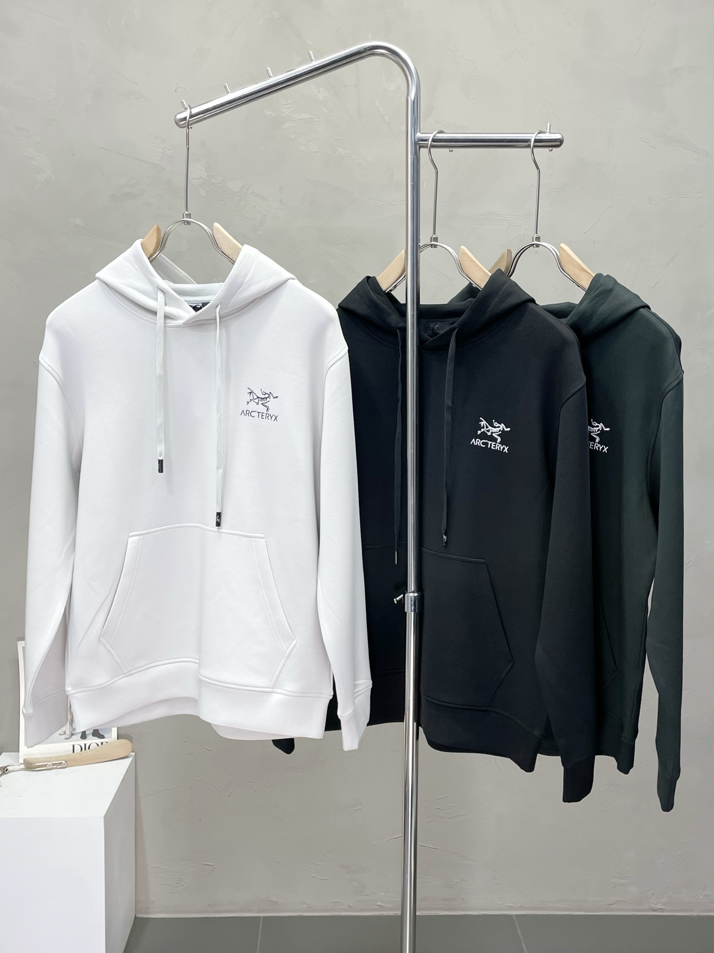 NO:518506,.Arc’teryx Archaeopteryx exclusively offers new original single men’s casual hooded sweatshirts, high-end customization, high-end version, fashionable and versatile, original imported fabric, logo pattern design, super soft and delicate, skin-friendly and comfortable to wear, high-end boutique, OEM, fine-made top body, very good, men’s essential items, three-standard size M-3XL, arc’teryx, hoodie, sweatshirts, hats, alexander wang19860909.Arc’teryx始祖鸟独家专供新款原单男士休闲连帽卫衣 高端定制 高版本 时尚百搭爆款原版进口面料 logo图案设计 手感超柔软细腻 穿着亲肤舒适 高端精品 代工厂精细做上身非常赞 男士必备单品 三标齐全 尺码M-3XL,arc'teryx,hoodie,sweatshirts,hats,alexander wang,Men's clothing