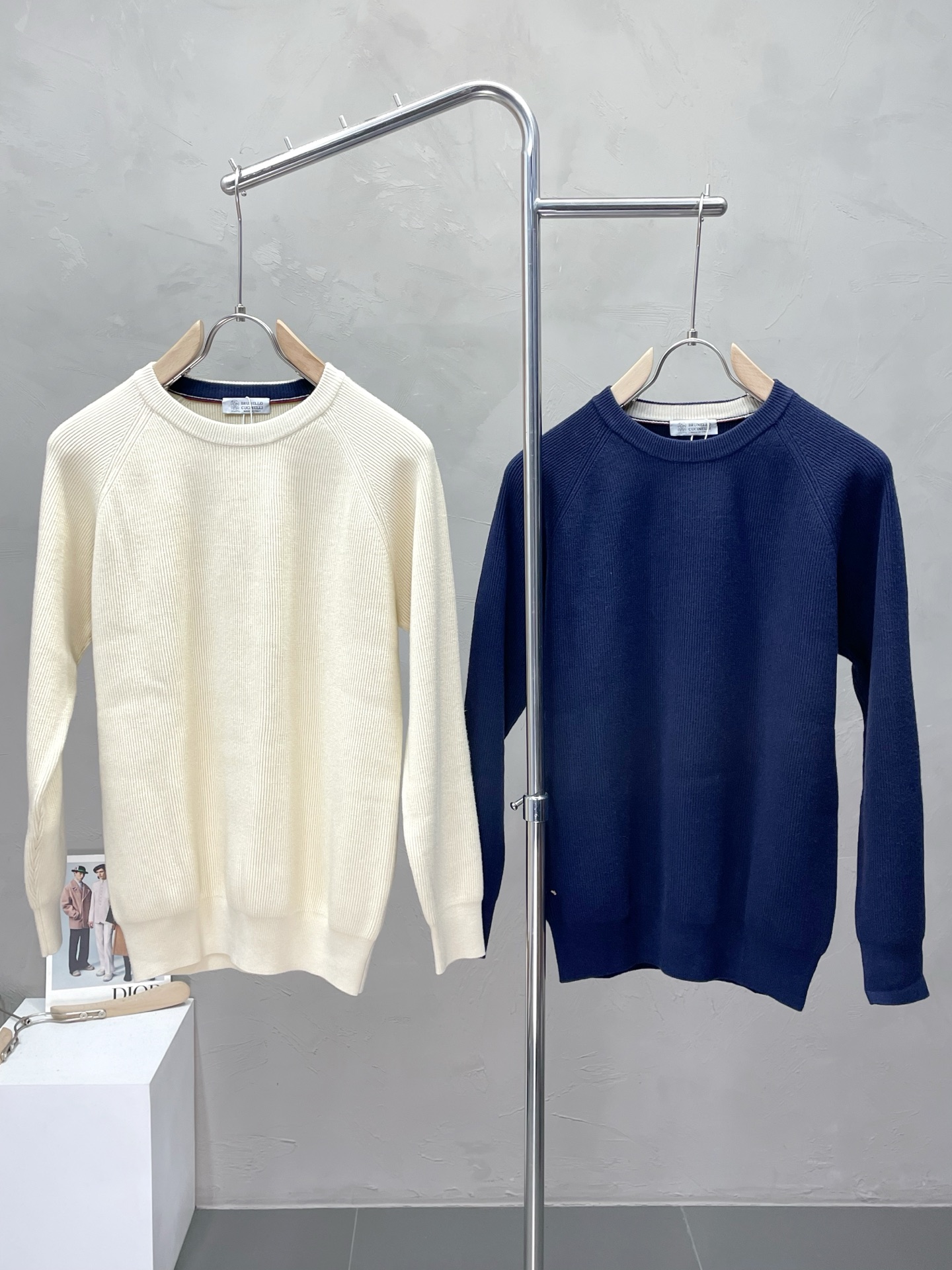 NO:518504,.BC-Brunello Cucineli exclusively for new original single men's casual sweater, high-end customization, high-end version, fashionable and versatile imported fabric, super soft and delicate, skin-friendly and comfortable to wear, high-end boutique, OEM, fine-made, very good for the upper body, men's essential items, three standards, 48-56,,brunello cucinelli,sweaters,alexander wang19860909.BC-Brunello Cucineli 布鲁内洛 库奇內利独家专供新款原单男士休闲毛衣 高端定制 高版本 时尚百搭爆款进口面料 手感超柔软细腻 穿着亲肤舒适 高端精品 代工厂精细做上身非常赞 男士必备单品 三标齐全 码数48-56,,brunello cucinelli,sweaters,alexander wang,Men's clothing