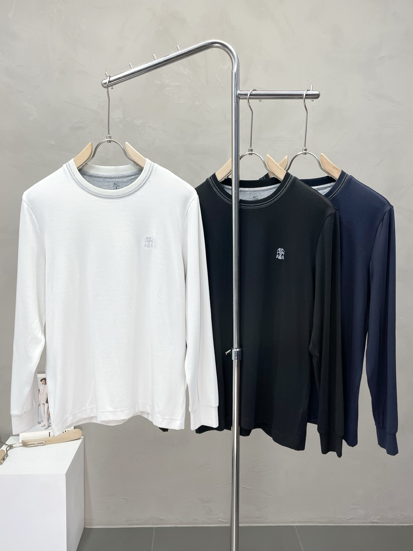 NO:518500,.BC-Brunello Cucineli exclusively for new original single men's casual long sleeves, high-end customization, high-end version, fashionable and versatile imported fabric, super soft and delicate, skin-friendly and comfortable to wear, high-end boutique, OEM, fine-made top body, very good, men's essential items, three standards, M-3XL,,brunello cucinelli,alexander wang19860909.BC-Brunello Cucineli 布鲁内洛 库奇內利独家专供新款原单男士休闲长袖 高端定制 高版本 时尚百搭爆款进口面料 手感超柔软细腻 穿着亲肤舒适 高端精品 代工厂精细做上身非常赞 男士必备单品 三标齐全 码数M-3XL,,brunello cucinelli,alexander wang,Men's clothing