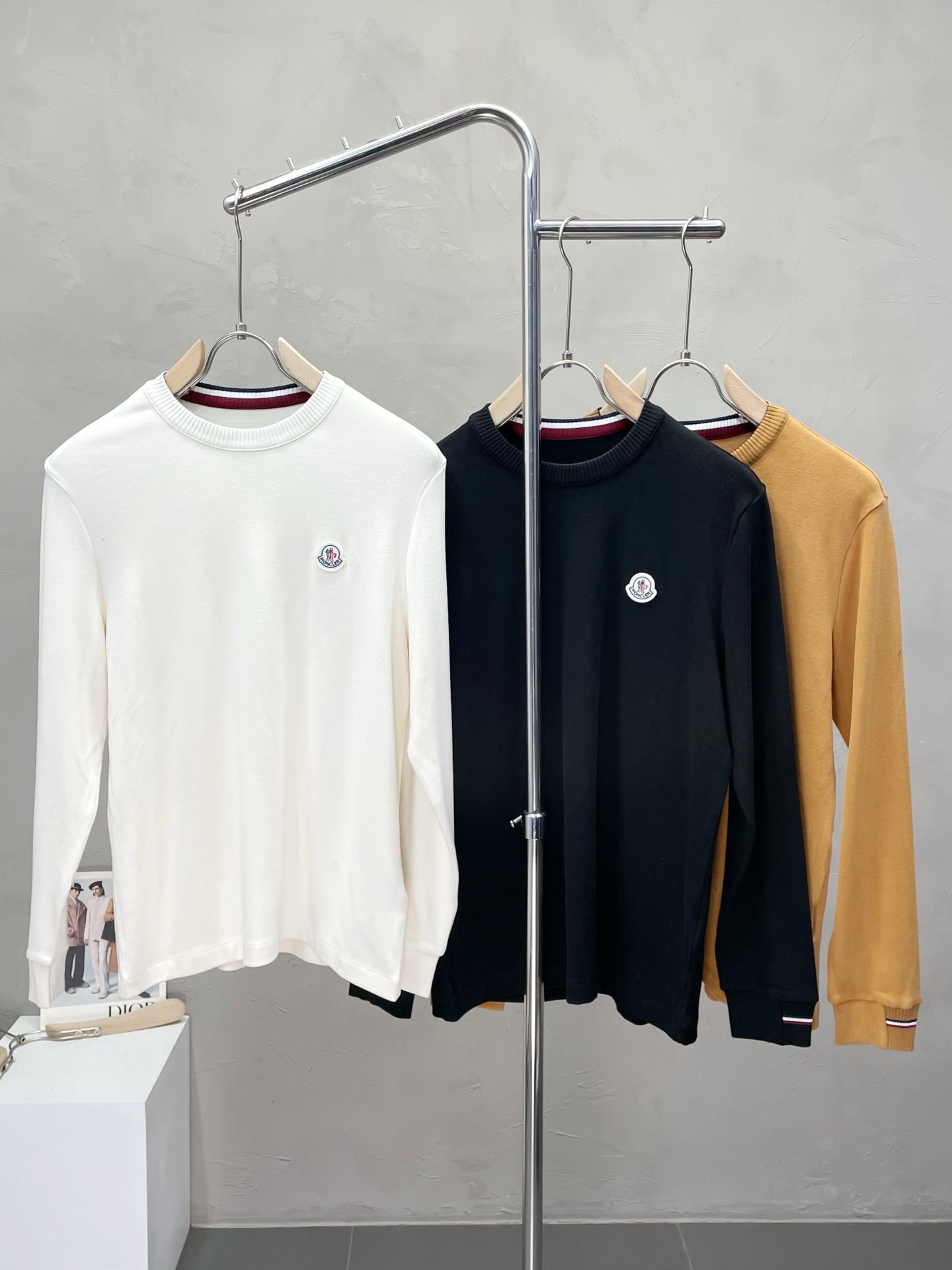 NO:518494,.Moncler mask exclusively provides new original single men's casual long sleeves, high-end customization, high-end version, fashionable and versatile imported fabric, super soft and delicate, skin-friendly and comfortable to wear, high-end boutique, OEM, fine-made top body, very good, men's essential items, three standards, code M-3XL,, Moncler, alexander wang19860909.Moncler蒙口独家专供新款原单男士休闲长袖 高端定制 高版本 时尚百搭爆款进口面料 手感超柔软细腻 穿着亲肤舒适 高端精品 代工厂精细做上身非常赞 男士必备单品 三标齐全 码数M-3XL,,Moncler,alexander wang,Men's clothing