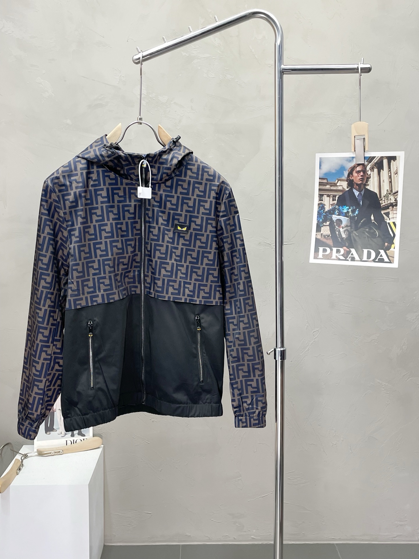 NO:518493,.FENDI exclusively offers new original single men's casual jackets, breathable and comfortable, high-end customization, high-end version, fashionable and versatile imported fabrics, super soft and delicate, skin-friendly and comfortable to wear, high-end boutique, OEM, fine-made, very good for the upper body, men's essential items, complete three standards, M-3XL,,fendi,fendi, jackets & coats,alexander wang19860909.FENDI芬迪独家专供新款原单男士休闲夹克 透气舒适 高端定制 高版本 时尚百搭爆款进口面料 手感超柔软细腻 穿着亲肤舒适 高端精品 代工厂精细做上身非常赞 男士必备单品 三标齐全 码数M-3XL,,fendi,fendi,jackets & coats,alexander wang,Men's clothing