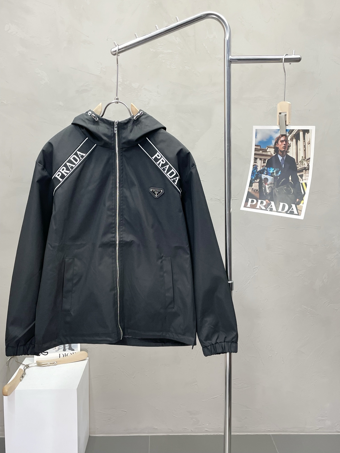 NO:518495,.Prada exclusively offers new original single men's casual jackets, breathable and comfortable, high-end customization, high-end version, fashionable and versatile imported fabrics, super soft and delicate, skin-friendly and comfortable to wear, high-end boutique, OEM, fine-made top body, very good, men's essential items, three standards, code M-3XL,,prada,prada, jackets & coats,alexander wang19860909.Prada普拉达独家专供新款原单男士休闲夹克 透气舒适 高端定制 高版本 时尚百搭爆款进口面料 手感超柔软细腻 穿着亲肤舒适 高端精品 代工厂精细做上身非常赞 男士必备单品 三标齐全 码数M-3XL,,prada,prada,jackets & coats,alexander wang,Men's clothing