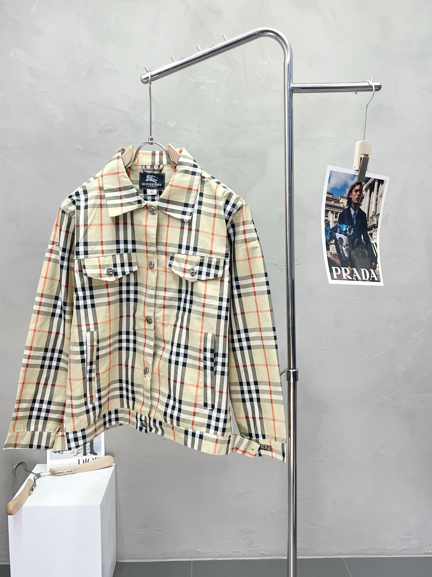 NO:518501,.Burberry Burberry exclusively offers new original single men's casual jacket, breathable and comfortable, high-end customization, high-end version, fashionable and versatile imported fabric, super soft and delicate, skin-friendly and comfortable to wear, high-end boutique, OEM, fine production, very good for the upper body, men's essential items, complete three standards, M-3XL,,burberry,burberry, jackets & coats,alexander wang19860909.Burberry巴宝莉独家专供新款原单男士休闲夹克 透气舒适 高端定制 高版本 时尚百搭爆款进口面料 手感超柔软细腻 穿着亲肤舒适 高端精品 代工厂精细做上身非常赞 男士必备单品 三标齐全 码数M-3XL,,burberry,burberry,jackets & coats,alexander wang,Men's clothing