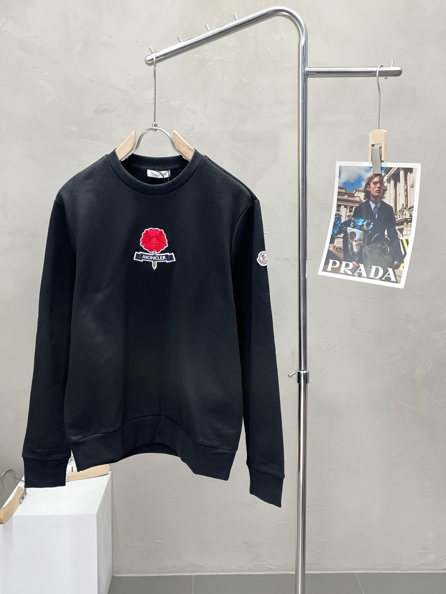 NO:518520,.Moncler's hooded exclusively for the latest fashionable sweatshirts. A jacket with a classic design and great appearance, and the quality is even more unscrupulous. You can buy it directly. You can't get it wrong! Through the detailed pictures, you can feel its powerful aura, and the warm-concentration effect is significant, so you don’t have to worry about the chill at all! It is both fashionable and functional, and the whole style looks more luxurious and elegant! Size S-XL, Moncler, hoodie, sweatshirts, jackets & coats, alexander wang19860909.Moncler蒙口独家专供最新时尚卫衣 经典设计感与颜值爆棚的外套,品质更是无法挑剔品控可以直接入手,不容过错的高端臻品！通过细节图片便可感受到它强悍的气场,聚温保暖效果显著,完全不用担心会有一点寒意！时尚与功能性兼备,整款显得更加的奢华大气！ 尺码S-XL,,Moncler,hoodie,sweatshirts,jackets & coats,alexander wang,Men's clothing