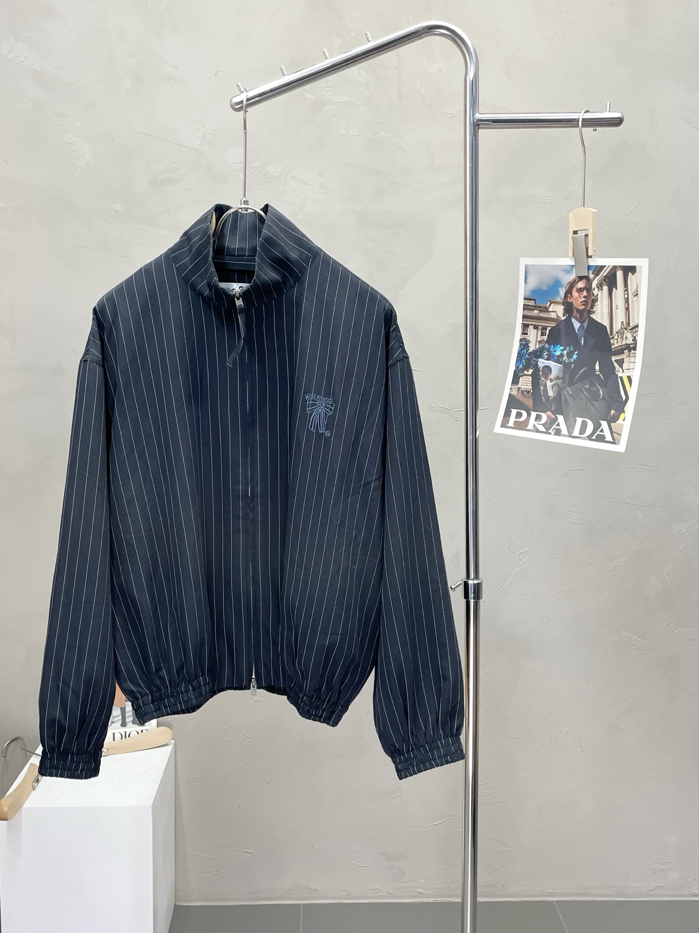 NO:518531,.Acne Studios exclusively offers the latest fashionable jackets. A jacket with a classic design and great appearance. It is even more difficult to pick and control. You can buy it directly. It is a high-end quality product that cannot be missed! Through the detailed pictures, you can feel its powerful aura, and the warm-concentration effect is significant, so you don’t have to worry about the chill at all! It is both fashionable and functional, and the whole style looks more luxurious and elegant! Size 44.46.48.50,acne studios,dior,jackets & coats,alexander wang19860909.Acne Studios独家专供最新时尚外套 经典设计感与颜值爆棚的外套,品质更是无法挑剔品控可以直接入手,不容过错的高端臻品！通过细节图片便可感受到它强悍的气场,聚温保暖效果显著,完全不用担心会有一点寒意！时尚与功能性兼备,整款显得更加的奢华大气！ 尺码44.46.48.50,,acne studios,dior,jackets & coats,alexander wang,Men's clothing