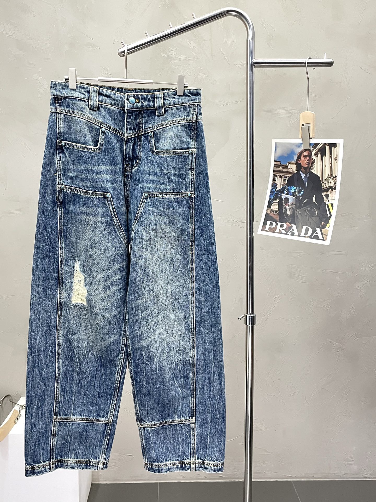 NO:518511,.Louis Vuitton exclusively for new casual wide-leg jeans high-end version!  Customized fabrics for counters are breathable and comfortable, with impeccable details, and the brand element design concept reflects high quality. The feel is delicate and soft!  It is casually cut, with a great upper body style!  Count 30.32.34.36, louis vuitton,louis vuitton,jeans,alexander wang19860909.Louis Vuitton路易威登独家专供新款休闲阔腿牛仔裤 高端版本！专柜定制面料 透气舒适度高,细节无可挑剔,品牌元素设计理念,体现高品质.手感细腻柔软！呈现休闲裁剪,上身版型超赞！码数30.32.34.36,,louis vuitton,louis vuitton,jeans,alexander wang,Men's clothing