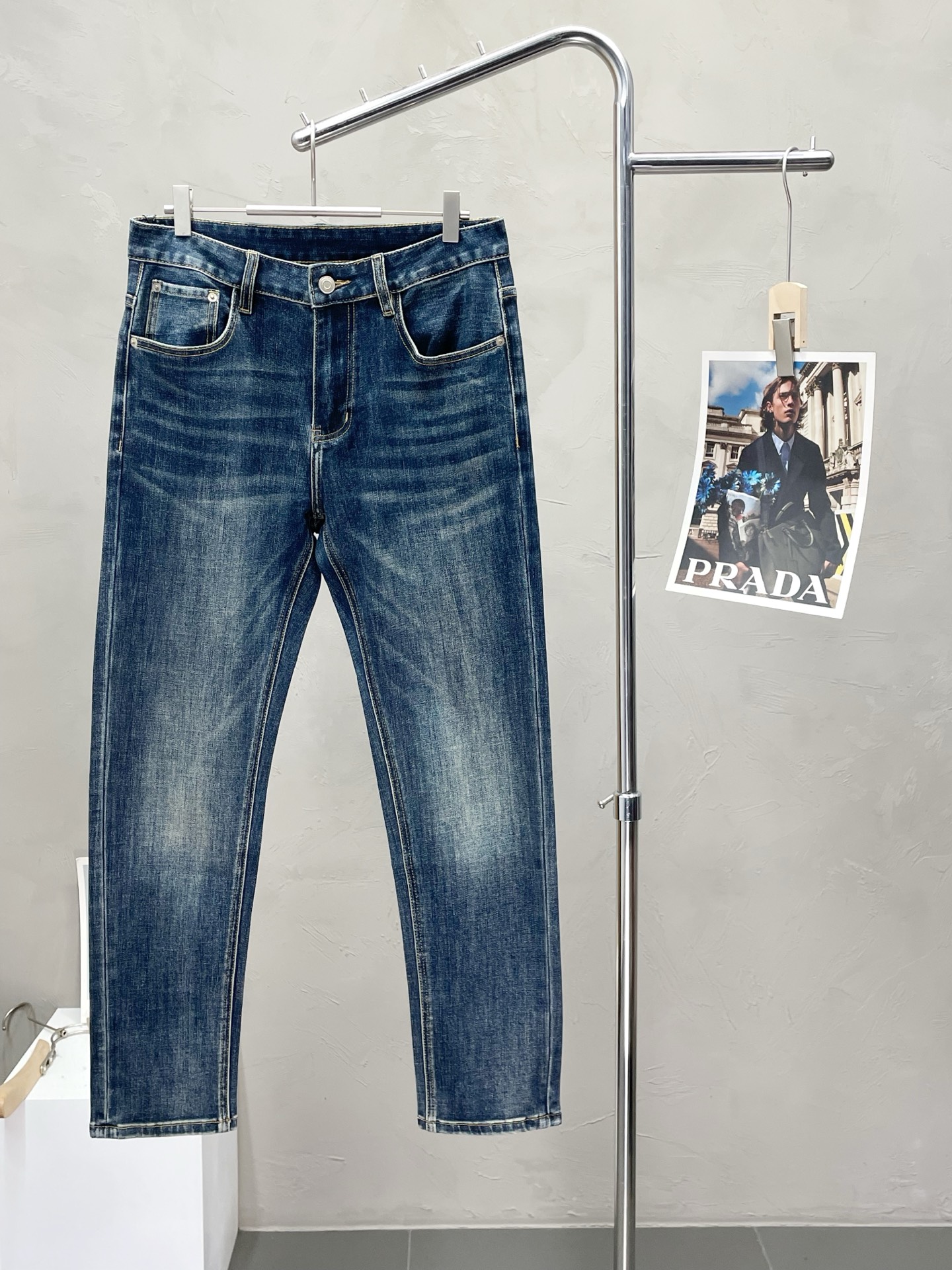 NO:512846,.Louis Vuitton exclusively for the new high-end version of jeans!  Customized fabrics for counters are breathable and comfortable, with impeccable details, and the brand element design concept reflects high quality. The feel is delicate and soft!  It is casually cut, with a great upper body style!  29-38, louis vuitton,louis vuitton,jeans,alexander wang19860909.Louis Vuitton路易威登独家专供新款牛仔裤高端版本！专柜定制面料 透气舒适度高,细节无可挑剔,品牌元素设计理念,体现高品质.手感细腻柔软！呈现休闲裁剪,上身版型超赞！码数29-38,,louis vuitton,louis vuitton,jeans,alexander wang,Men's clothing