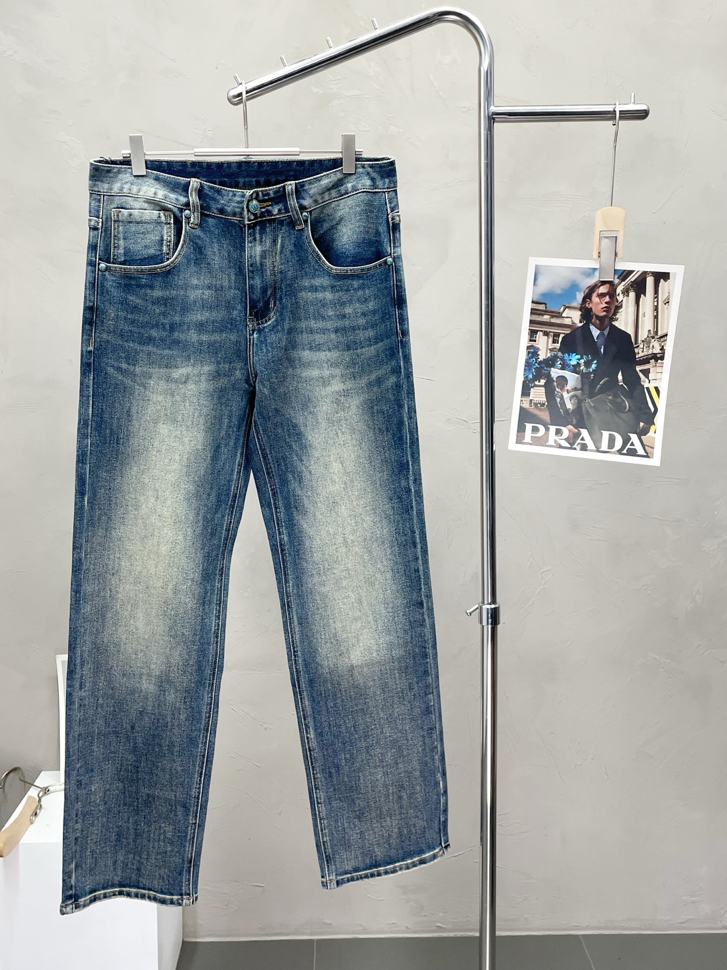 NO:518464,.ARMANI exclusively offers the new high-end version of jeans!  Customized fabrics for counters are breathable and comfortable, with impeccable details, and the brand element design concept reflects high quality. The feel is delicate and soft!  It is casually cut, with a great upper body style!  Count 29-38, Armani, Armani, Jeans, Alexander wang19860909.ARMANI阿玛尼独家专供新款牛仔裤高端版本！专柜定制面料 透气舒适度高,细节无可挑剔,品牌元素设计理念,体现高品质.手感细腻柔软！呈现休闲裁剪,上身版型超赞！码数29-38,,armani,armani,jeans,alexander wang,Men's clothing