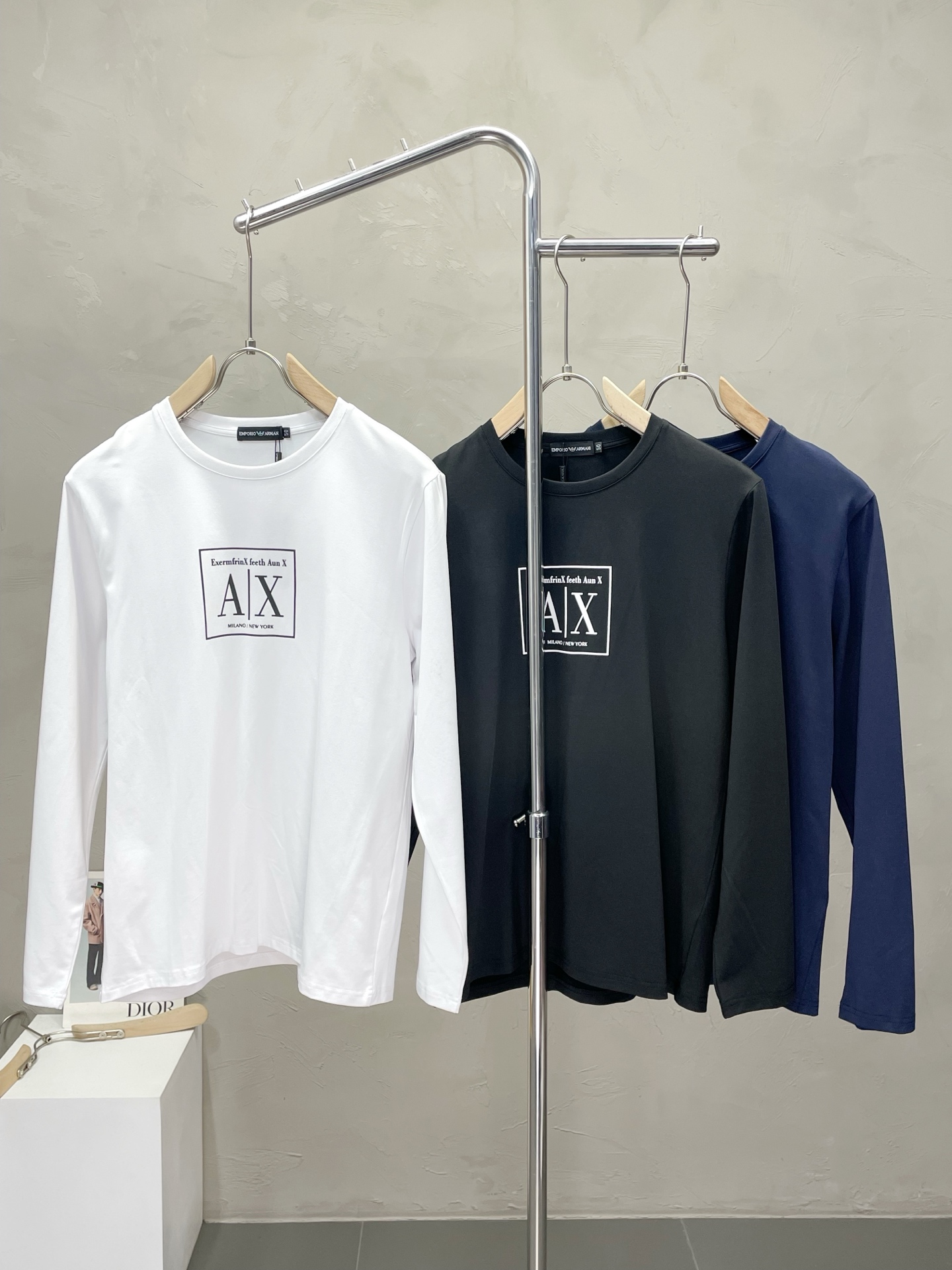 NO:514320,.ARMANI exclusively offers the latest fashionable long-sleeved jackets with a classic design and superb appearance. The quality is even more unscrupulous. You can buy it directly. You can't get it right! Through the detailed pictures, you can feel its powerful aura, and the warm-concentration effect is significant, so you don’t have to worry about the chill at all! It is both fashionable and functional, and the whole style looks more luxurious and elegant! Size M-3XL, Armani, Armani, Jackets & coats, Alexander wang19860909.ARMANI阿玛尼独家专供最新时尚长袖 经典设计感与颜值爆棚的外套,品质更是无法挑剔品控可以直接入手,不容过错的高端臻品！通过细节图片便可感受到它强悍的气场,聚温保暖效果显著,完全不用担心会有一点寒意！时尚与功能性兼备,整款显得更加的奢华大气！ 尺码M-3XL,,armani,armani,jackets & coats,alexander wang,Men's clothing