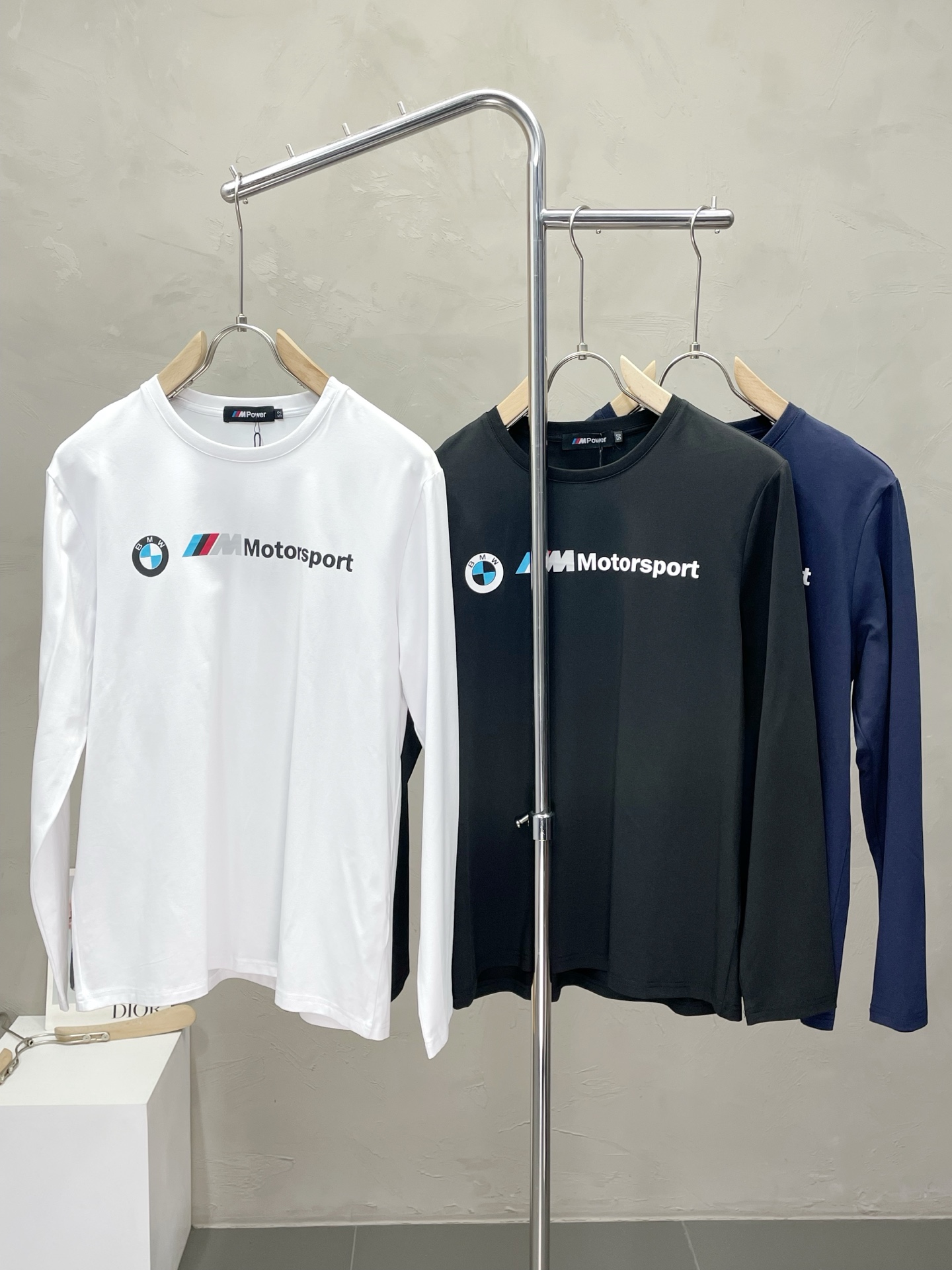 NO:512873,BMW-MPOWER exclusively offers the latest fashionable long-sleeved jackets with a classic design and great appearance. The quality is even more unscrupulous. You can buy it directly. You can't get it right! Through the detailed pictures, you can feel its powerful aura, and the warm-concentration effect is significant, so you don’t have to worry about the chill at all! It is both fashionable and functional, and the whole style looks more luxurious and elegant! Size M-3XL, Jackets & coats,alexander wang19860909.BMW-MPOWER独家专供最新时尚长袖 经典设计感与颜值爆棚的外套,品质更是无法挑剔品控可以直接入手,不容过错的高端臻品！通过细节图片便可感受到它强悍的气场,聚温保暖效果显著,完全不用担心会有一点寒意！时尚与功能性兼备,整款显得更加的奢华大气！ 尺码M-3XL,,jackets & coats,alexander wang,Men's clothing