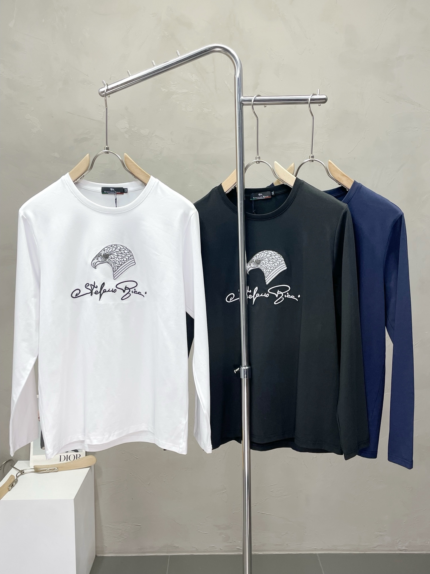 NO:514325,.Stefano Ricci Stephen Law Nicht exclusively provides the latest fashionable long-sleeved jackets with a classic design and appearance, and the quality is even more unscrupulous. You can buy it directly, which is not to be mistaken for high-end products! Through the detailed pictures, you can feel its powerful aura, and the warm-concentration effect is significant, so you don’t have to worry about the chill at all! It is both fashionable and functional, and the whole style looks more luxurious and elegant! Size M-3XL, Jackets & coats,alexander wang19860909.Stefano Ricci史蒂芬劳.尼治独家专供最新时尚长袖 经典设计感与颜值爆棚的外套,品质更是无法挑剔品控可以直接入手,不容过错的高端臻品！通过细节图片便可感受到它强悍的气场,聚温保暖效果显著,完全不用担心会有一点寒意！时尚与功能性兼备,整款显得更加的奢华大气！ 尺码M-3XL,,jackets & coats,alexander wang,Men's clothing