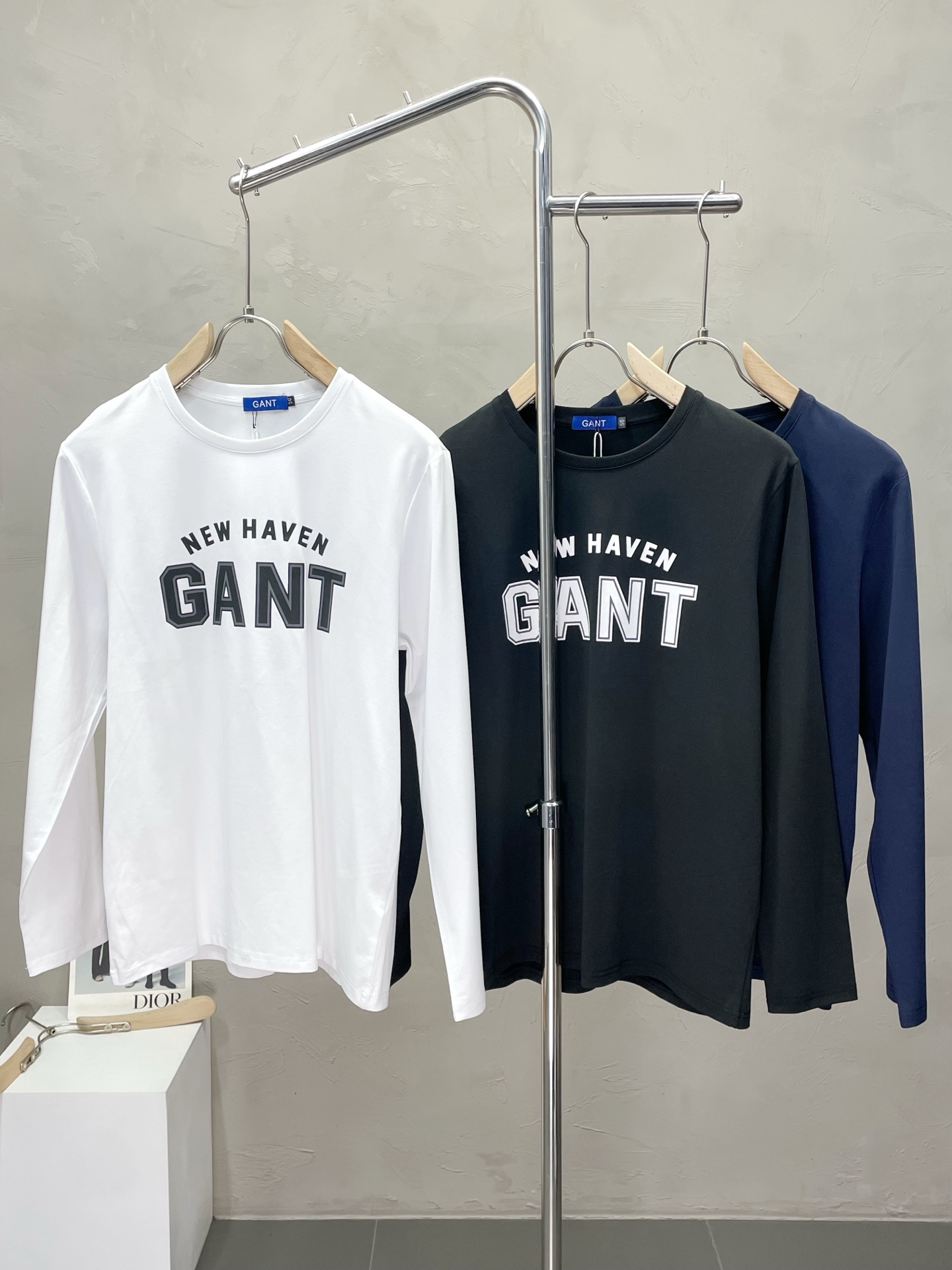 NO:512884,.GANT Gantt exclusively offers the latest fashionable long-sleeved jackets with a classic design and great appearance, and the quality is even more unscrupulous. You can buy it directly, which is not to be mistaken for high-end products! Through the detailed pictures, you can feel its powerful aura, and the warm-concentration effect is significant, so you don’t have to worry about the chill at all! It is both fashionable and functional, and the whole style looks more luxurious and elegant! Size M-3XL, Jackets & coats,alexander wang19860909.GANT甘特独家专供最新时尚长袖 经典设计感与颜值爆棚的外套,品质更是无法挑剔品控可以直接入手,不容过错的高端臻品！通过细节图片便可感受到它强悍的气场,聚温保暖效果显著,完全不用担心会有一点寒意！时尚与功能性兼备,整款显得更加的奢华大气！ 尺码M-3XL,,jackets & coats,alexander wang,Men's clothing