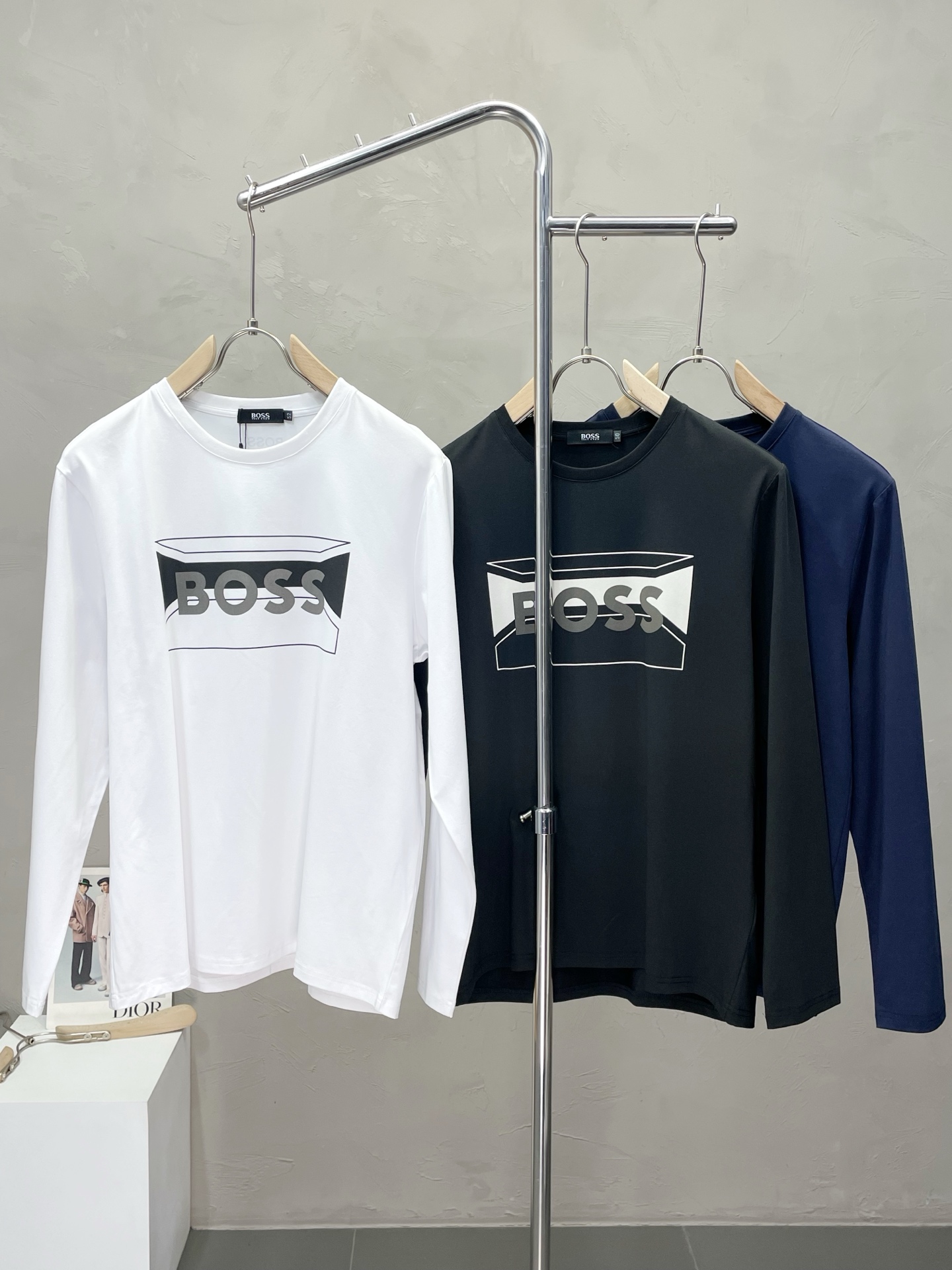 NO:516881,.BOSS exclusively provides the latest fashionable long-sleeved jackets with a classic design and superb appearance. The quality is even more unscrupulous. You can buy it directly. You can’t get it right! Through the detailed pictures, you can feel its powerful aura, and the warm-concentration effect is significant, so you don’t have to worry about the chill at all! It is both fashionable and functional, and the whole style looks more luxurious and elegant! Size M-3XL, Jackets & coats,alexander wang19860909.BOSS独家专供最新时尚长袖 经典设计感与颜值爆棚的外套,品质更是无法挑剔品控可以直接入手,不容过错的高端臻品！通过细节图片便可感受到它强悍的气场,聚温保暖效果显著,完全不用担心会有一点寒意！时尚与功能性兼备,整款显得更加的奢华大气！ 尺码M-3XL,,jackets & coats,alexander wang,Men's clothing