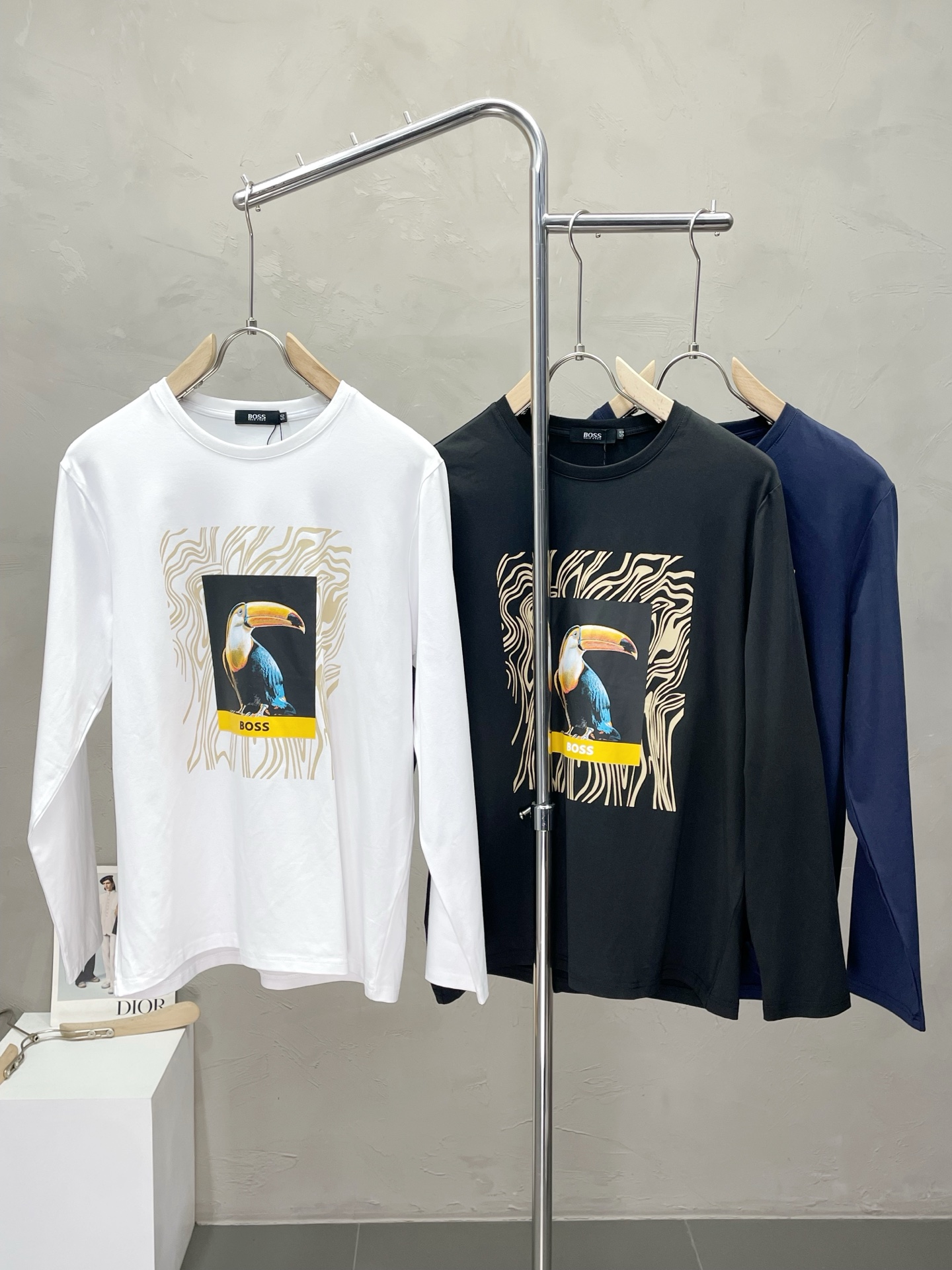 NO:516887,.BOSS exclusively provides the latest fashionable long-sleeved jackets with a classic design and superb appearance. The quality is even more unscrupulous. You can buy it directly. You can’t get it right! Through the detailed pictures, you can feel its powerful aura, and the warm-concentration effect is significant, so you don’t have to worry about the chill at all! It is both fashionable and functional, and the whole style looks more luxurious and elegant! Size M-3XL, Jackets & coats,alexander wang19860909.BOSS独家专供最新时尚长袖 经典设计感与颜值爆棚的外套,品质更是无法挑剔品控可以直接入手,不容过错的高端臻品！通过细节图片便可感受到它强悍的气场,聚温保暖效果显著,完全不用担心会有一点寒意！时尚与功能性兼备,整款显得更加的奢华大气！ 尺码M-3XL,,jackets & coats,alexander wang,Men's clothing