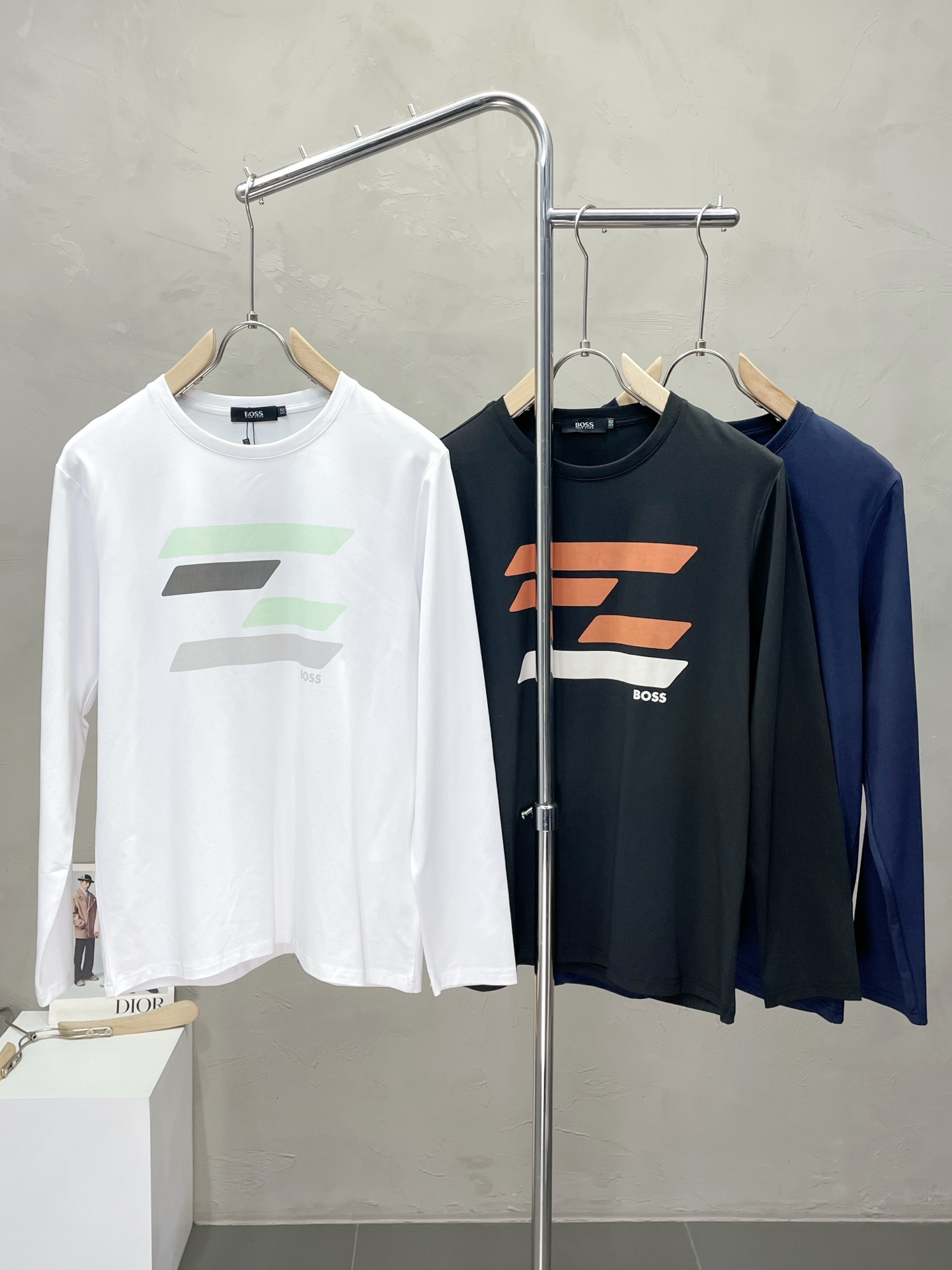 NO:516893,.BOSS exclusively provides the latest fashionable long-sleeved jackets with a classic design and superb appearance. The quality is even more unscrupulous. You can buy it directly. You can’t get it right! Through the detailed pictures, you can feel its powerful aura, and the warm-concentration effect is significant, so you don’t have to worry about the chill at all! It is both fashionable and functional, and the whole style looks more luxurious and elegant! Size M-3XL, Jackets & coats,alexander wang19860909.BOSS独家专供最新时尚长袖 经典设计感与颜值爆棚的外套,品质更是无法挑剔品控可以直接入手,不容过错的高端臻品！通过细节图片便可感受到它强悍的气场,聚温保暖效果显著,完全不用担心会有一点寒意！时尚与功能性兼备,整款显得更加的奢华大气！ 尺码M-3XL,,jackets & coats,alexander wang,Men's clothing