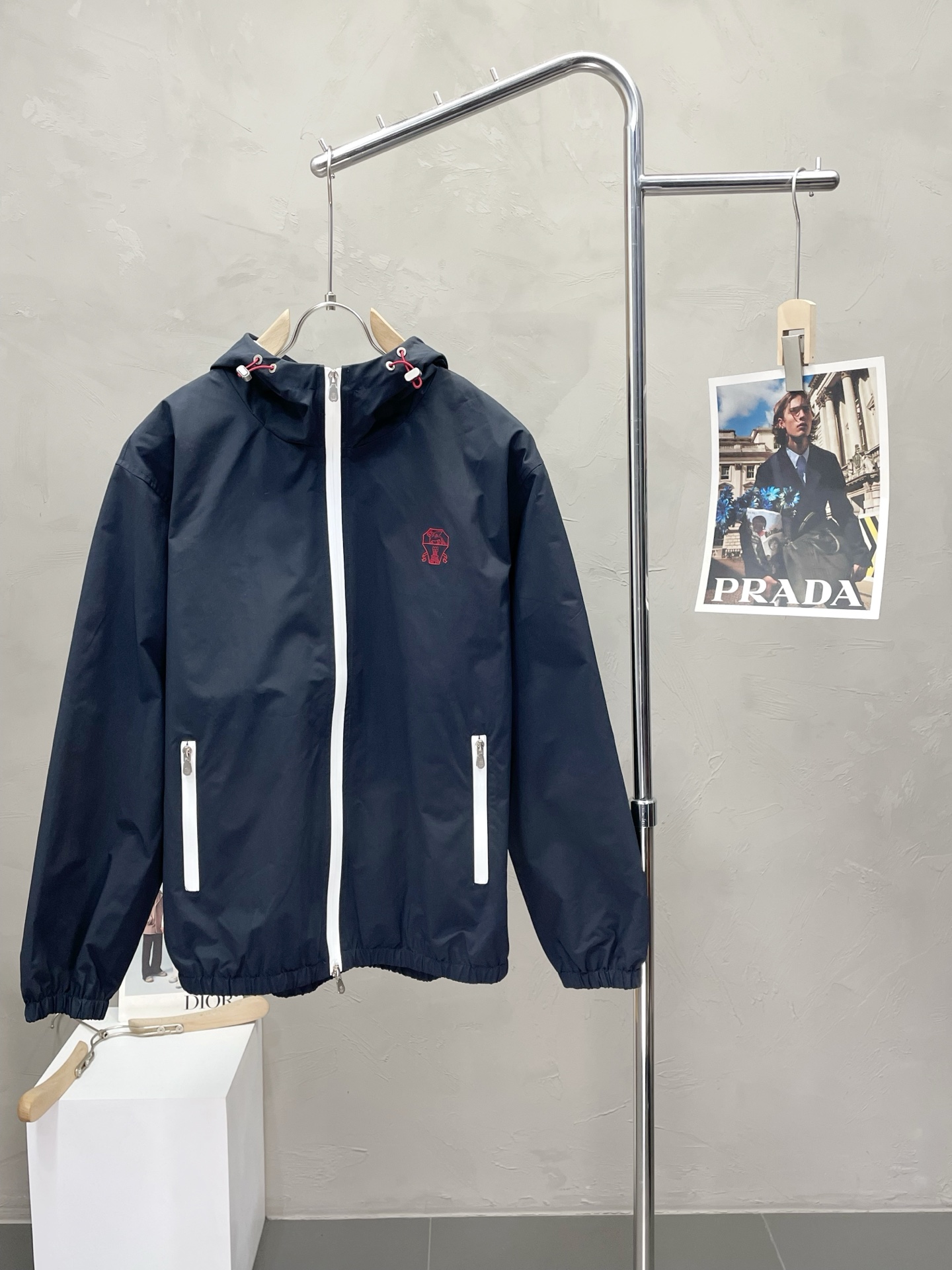 NO:512890,.BC-Brunello Cucineli exclusively offers new fashion and casual hooded jackets. Imported original fabrics are soft and comfortable, comfortable and breathable on the upper body, and unique design style. Whether worn alone or matched, they are all versatile items, demonstrating the personality of young people. The original hardware and accessories are extremely high-end and handsome on the upper body!  Code number M-3XL, brunello cucinelli, jackets & coats, hats, alexander wang19860909.BC-Brunello Cucineli布鲁内洛·库奇内利独家专供新品时尚休闲连帽夹克.进口原版面料,柔软舒适,上身舒适透气,独特设计风格,无论是单穿还是搭配,都是百搭单品,彰显了年轻人的个性,原版五金辅料,档次极高,上身帅气十足！码数M-3XL,,brunello cucinelli,jackets & coats,hats,alexander wang,Men's clothing