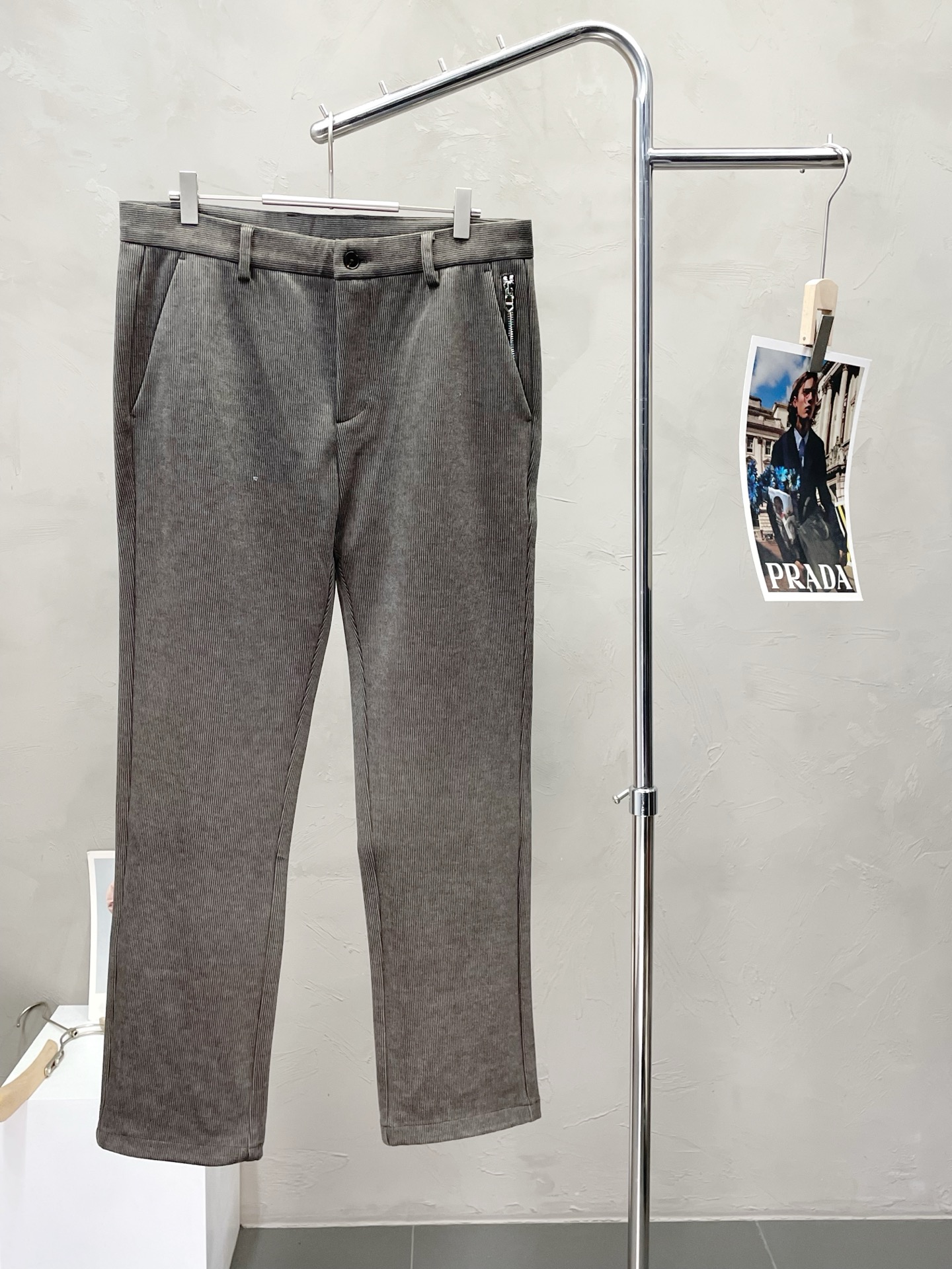 NO:512853,.Hermès exclusively offers new casual pants, high-end version, custom-made counter fabric, breathable and comfortable, impeccable details, brand element design concept, reflecting high quality. It feels delicate and soft!  It is casually cut, with a great upper body style!  Number of codes 31-38 (no 37), hermes, hermes, alexander wang19860909.Hermès爱马仕独家专供新款休闲裤 高端版本 专柜定制面料 透气舒适度高,细节无可挑剔,品牌元素设计理念,体现高品质.手感细腻柔软！呈现休闲裁剪,上身版型超赞！码数31-38（无37）,,hermes,hermes,alexander wang,Men's clothing