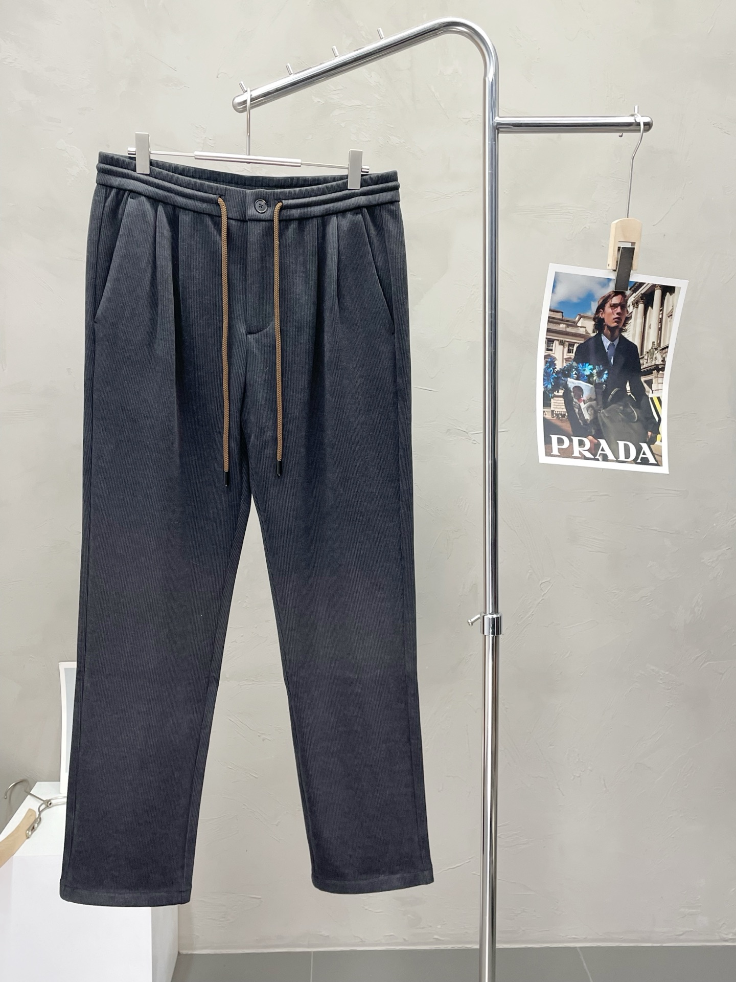 NO:512862,.LP-Loro Piana exclusively offers new casual pants, high-end version, counter customized fabric, breathable and comfortable, impeccable details, brand element design concept, reflecting high quality. It feels delicate and soft!  It is casually cut, with a great upper body style!  Code number M-3XL, loro piana, loro piana, alexander wang19860909.LP-Loro Piana诺悠翩雅独家专供新款休闲裤 高端版本 专柜定制面料 透气舒适度高,细节无可挑剔,品牌元素设计理念,体现高品质.手感细腻柔软！呈现休闲裁剪,上身版型超赞！码数M-3XL,,loro piana,loro piana,alexander wang,Men's clothing