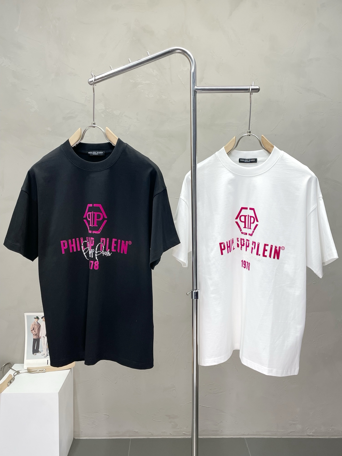 NO:514311,.PHILIPP PLEIN exclusively offers new men's casual short sleeves, high-end customization, high-end version, fashionable and versatile imported fabric, super soft and delicate, skin-friendly and comfortable to wear, high-end boutique, OEM, fine production, very good for the top body, men's essential items, complete three standards, 48-56,,PHILIPP PLEIN,T-shirt,alexander wang19860909.PHILIPP PLEIN菲利普·普莱茵独家专供新款男士休闲短袖 高端定制 高端版本 时尚百搭爆款进口面料 手感超柔软细腻 穿着亲肤舒适 高端精品 代工厂精细做上身非常赞 男士必备单品 三标齐全 码数48-56,,PHILIPP PLEIN,T-shirt,alexander wang,Men's clothing