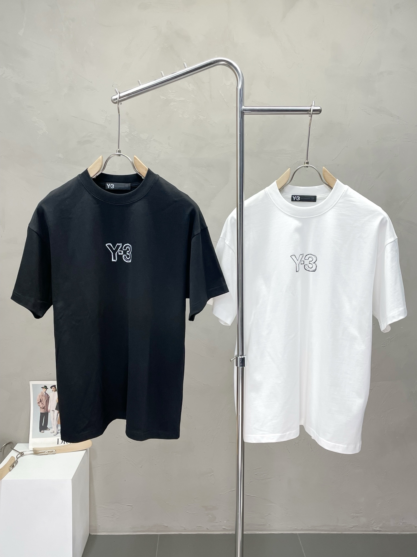 NO:514302,.Y-3 Yamamoto Yoshiji exclusively offers new men's casual short sleeves, high-end customization, high-end version, fashionable and versatile imported fabric, super soft and delicate, skin-friendly and comfortable to wear, high-end boutique, OEM, fine-made top body, very good, men's essential items, three standards, 48-56,, T-shirt, alexander wang19860909.Y-3山本耀司独家专供新款男士休闲短袖 高端定制 高端版本 时尚百搭爆款进口面料 手感超柔软细腻 穿着亲肤舒适 高端精品 代工厂精细做上身非常赞 男士必备单品 三标齐全 码数48-56,,T-shirt,alexander wang,Men's clothing