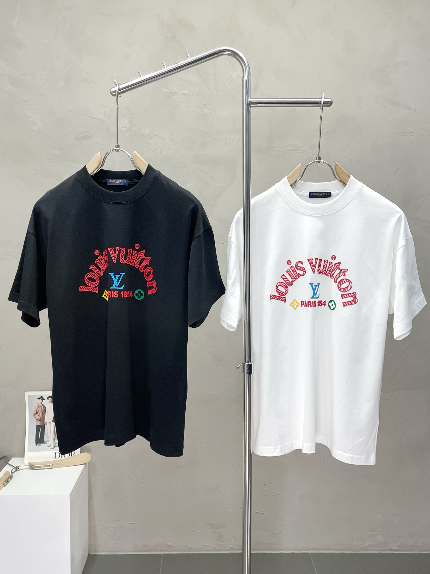 NO:514308,.Louis Vuitton exclusively offers new men's casual short sleeves, high-end customization, high-end version, fashionable and versatile imported fabric, super soft and delicate, skin-friendly and comfortable to wear, high-end boutique, OEM, fine-made top body, very good, men's essential items, three standards, 48-56,,louis vuitton,louis vuitton,T-shirt,alexander wang19860909.Louis Vuitton路易威登独家专供新款男士休闲短袖 高端定制 高端版本 时尚百搭爆款进口面料 手感超柔软细腻 穿着亲肤舒适 高端精品 代工厂精细做上身非常赞 男士必备单品 三标齐全 码数48-56,,louis vuitton,louis vuitton,T-shirt,alexander wang,Men's clothing