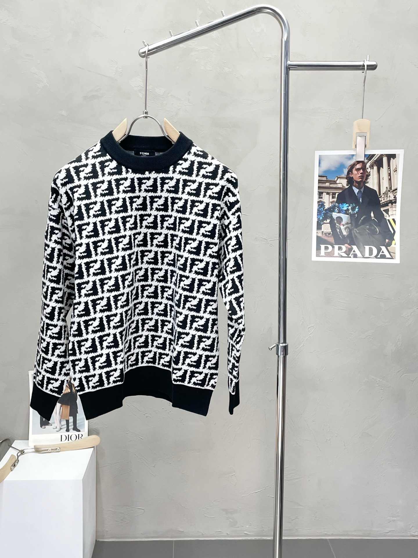 NO:514326,.FENDI exclusively offers the latest fashionable sweaters. A jacket with a classic design and great appearance. It is even more difficult to pick and control. You can buy it directly. It is a high-end quality product that cannot be missed! Through the detailed pictures, you can feel its powerful aura, and the warm-concentration effect is significant, so you don’t have to worry about the chill at all! It is both fashionable and functional, and the whole style looks more luxurious and elegant! Size M-3XL, fendi, fendi, jackets & coats, sweaters, alexander wang19860909.FENDI芬迪独家专供最新时尚毛衣 经典设计感与颜值爆棚的外套,品质更是无法挑剔品控可以直接入手,不容过错的高端臻品！通过细节图片便可感受到它强悍的气场,聚温保暖效果显著,完全不用担心会有一点寒意！时尚与功能性兼备,整款显得更加的奢华大气！ 尺码M-3XL,,fendi,fendi,jackets & coats,sweaters,alexander wang,Men's clothing