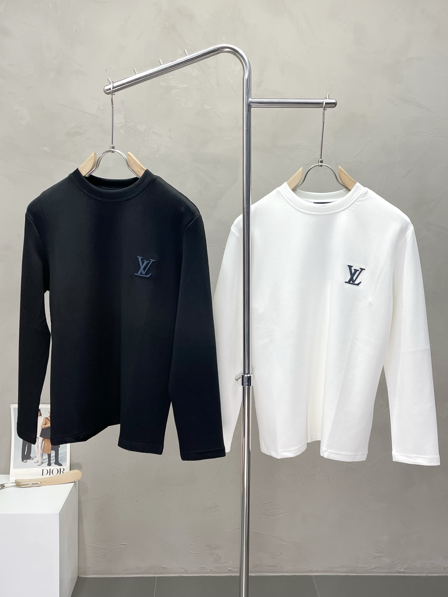 NO:514333,.Louis Vuitton exclusively offers new original single men's casual long sleeves, high-end customization, high-end version, fashionable and versatile imported fabric, super soft and delicate, skin-friendly and comfortable to wear, high-end boutique, OEM, fine-made top body, very good, men's essential items, three standards, complete code M-3XL,,louis vuitton,louis vuitton,alexander wang19860909.Louis Vuitton路易威登独家专供新款原单男士休闲长袖 高端定制 高端版本 时尚百搭爆款进口面料 手感超柔软细腻 穿着亲肤舒适 高端精品 代工厂精细做上身非常赞 男士必备单品 三标齐全 码数M-3XL,,louis vuitton,louis vuitton,alexander wang,Men's clothing