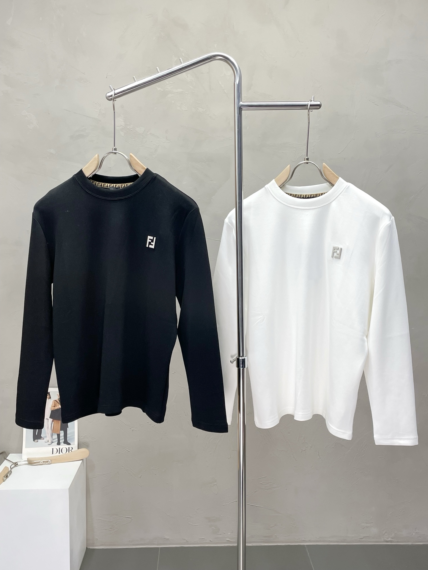 NO:514339,.FENDI exclusively offers new original single men's casual long sleeves, high-end customization, high-end version, fashionable and versatile imported fabric, super soft and delicate, skin-friendly and comfortable to wear, high-end boutique, OEM, fine-made top body, very good, men's essential items, three standards, M-3XL,,fendi,fendi,alexander wang19860909.FENDI芬迪独家专供新款原单男士休闲长袖 高端定制 高端版本 时尚百搭爆款进口面料 手感超柔软细腻 穿着亲肤舒适 高端精品 代工厂精细做上身非常赞 男士必备单品 三标齐全 码数M-3XL,,fendi,fendi,alexander wang,Men's clothing