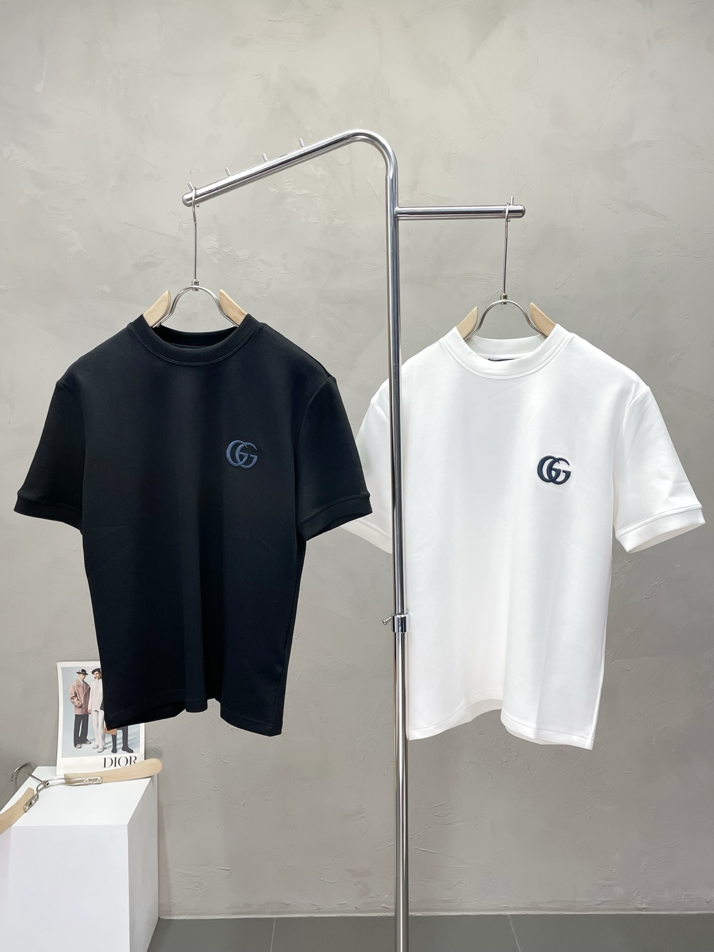 NO:514300,.Gucci exclusively offers new original single men's casual short sleeves, high-end customization, high-end version, fashionable and versatile imported fabric, super soft and delicate, skin-friendly and comfortable to wear, high-end boutique, OEM, fine-grained top body, very good, men's essential items, three standards, code M-3XL,,gucci,gucci,T-shirt,alexander wang19860909.Gucci古驰独家专供新款原单男士休闲短袖 高端定制 高端版本 时尚百搭爆款进口面料 手感超柔软细腻 穿着亲肤舒适 高端精品 代工厂精细做上身非常赞 男士必备单品 三标齐全 码数M-3XL,,gucci,gucci,T-shirt,alexander wang,Men's clothing