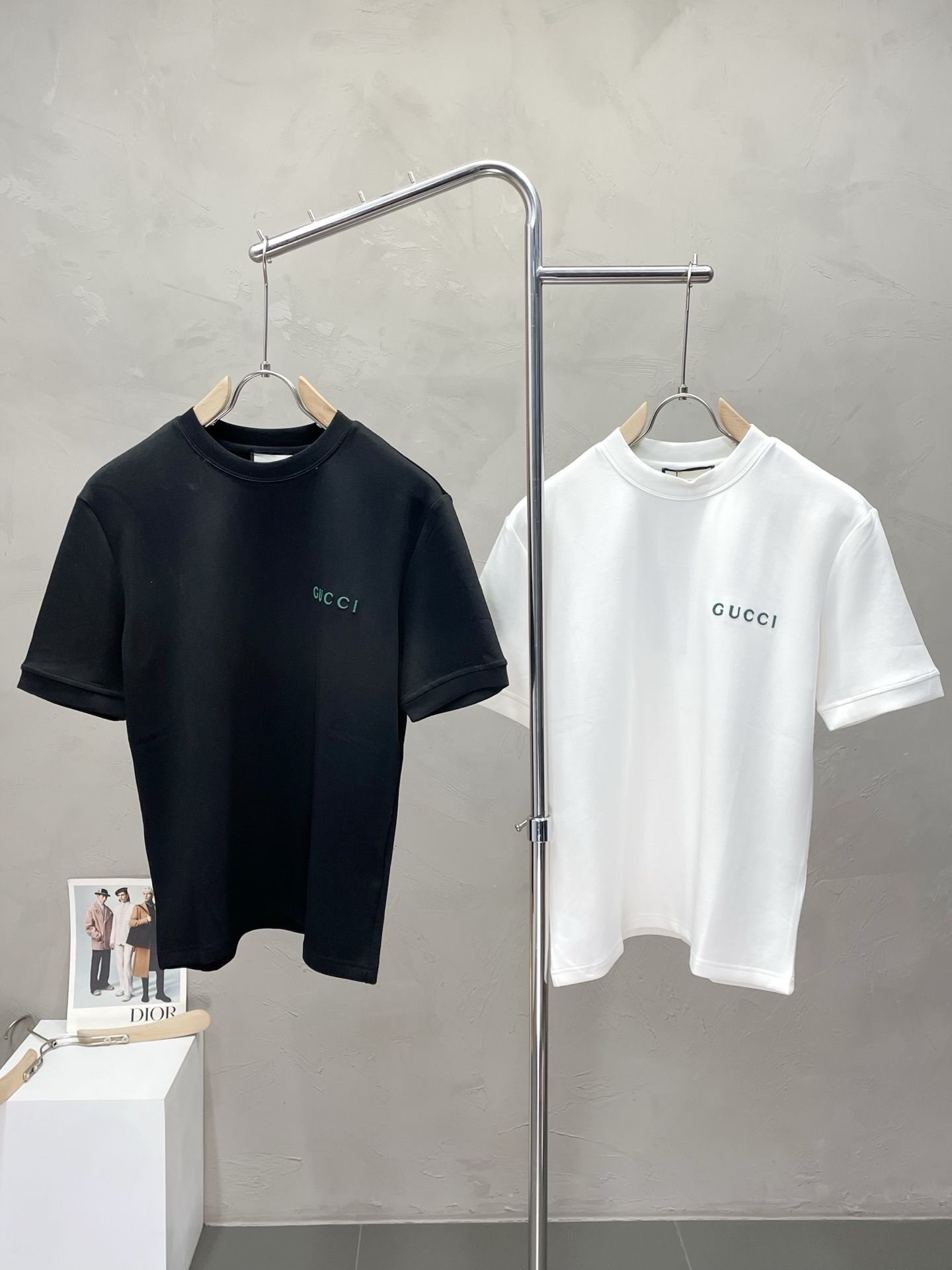 NO:514304,.Gucci exclusively offers new original single men's casual short sleeves, high-end customization, high-end version, fashionable and versatile imported fabric, super soft and delicate, skin-friendly and comfortable to wear, high-end boutique, OEM, fine-grained top body, very good, men's essential items, three standards, code M-3XL,,gucci,gucci,T-shirt,alexander wang19860909.Gucci古驰独家专供新款原单男士休闲短袖 高端定制 高端版本 时尚百搭爆款进口面料 手感超柔软细腻 穿着亲肤舒适 高端精品 代工厂精细做上身非常赞 男士必备单品 三标齐全 码数M-3XL,,gucci,gucci,T-shirt,alexander wang,Men's clothing