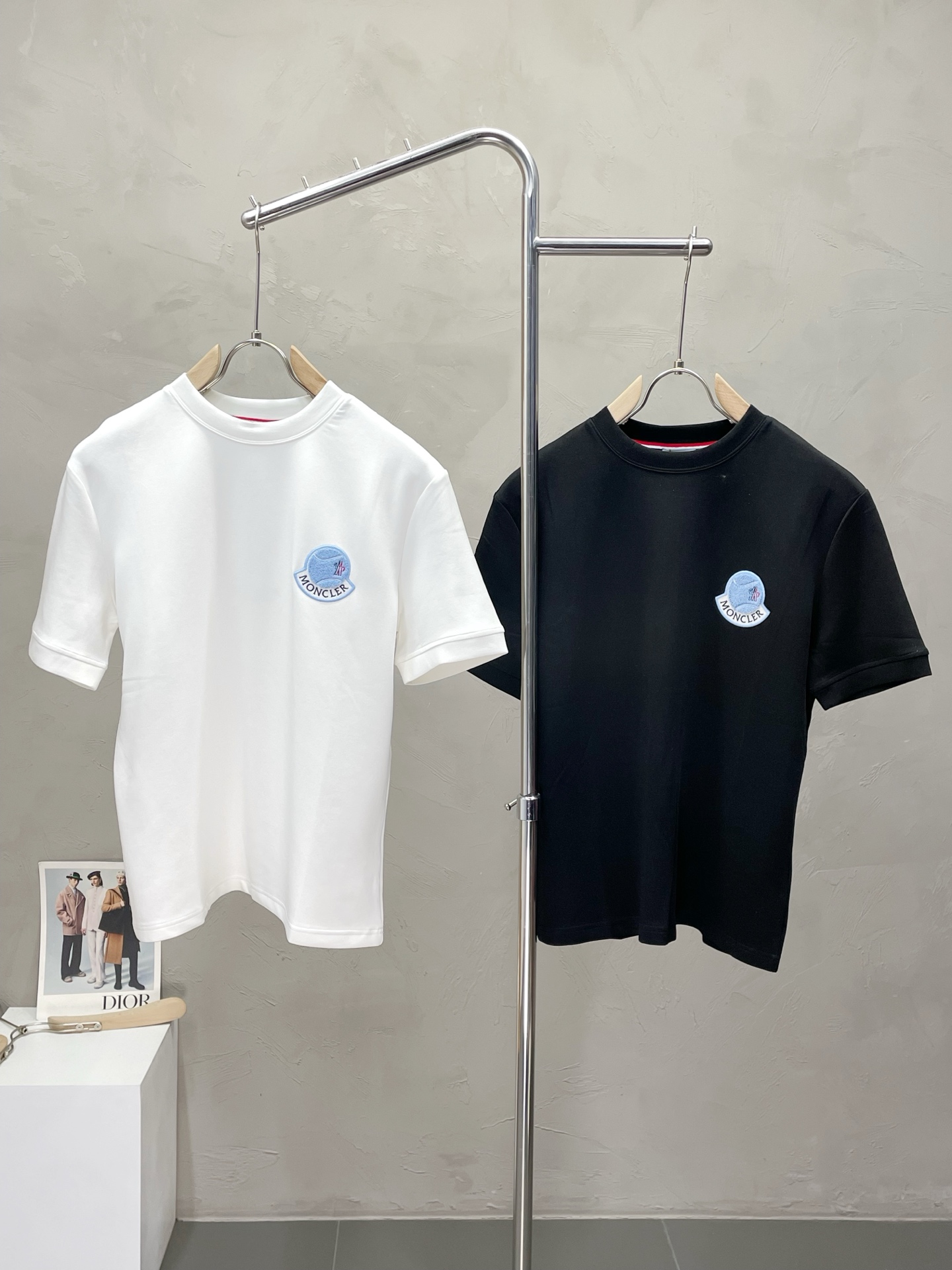 NO:514310,.Moncler mask exclusively provides new original single men's casual short sleeves, high-end customization, high-end version, fashionable and versatile imported fabric, super soft and delicate, skin-friendly and comfortable to wear, high-end boutique, OEM, fine production, very good for the upper body, men's essential items, three standards, M-3XL,, Moncler, T-shirt, alexander wang19860909.Moncler蒙口独家专供新款原单男士休闲短袖 高端定制 高端版本 时尚百搭爆款进口面料 手感超柔软细腻 穿着亲肤舒适 高端精品 代工厂精细做上身非常赞 男士必备单品 三标齐全 码数M-3XL,,Moncler,T-shirt,alexander wang,Men's clothing