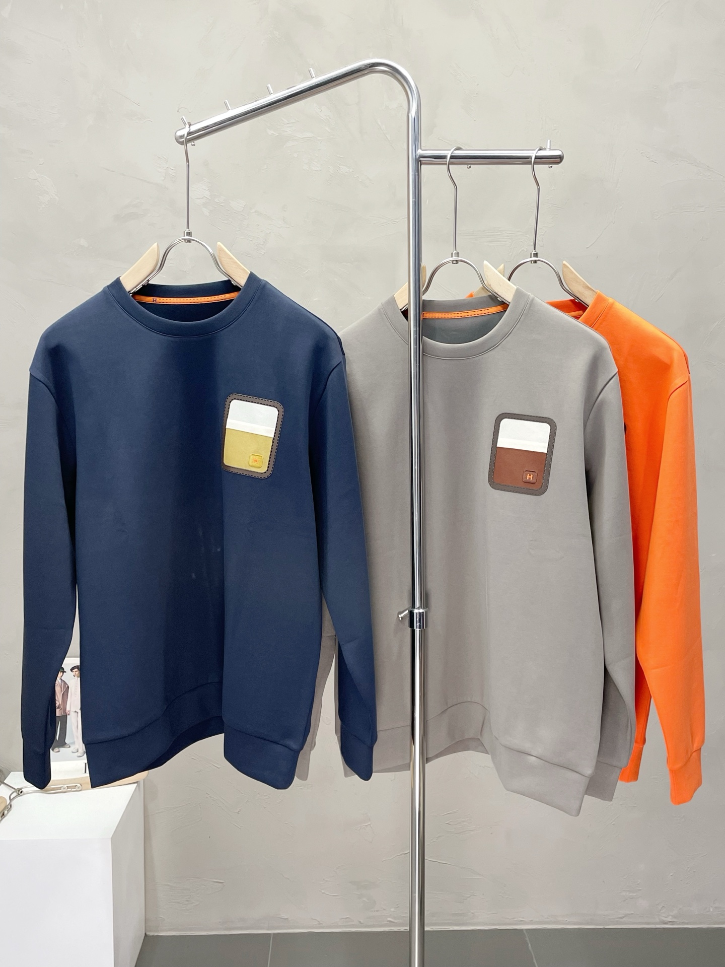 NO:515413,.Hermès exclusively offers new original single men's casual sweatshirts, high-end customization, high-end version, fashionable and versatile imported fabric, super soft and delicate, skin-friendly and comfortable, warm and comfortable, high-end boutique, OEM factory fine-made top body, very good, men's essential items, three standards, code M-3XL,, hermes, hermes, hoodie, sweatshirts, alexander wang19860909.Hermès爱马仕独家专供新款原单男士休闲卫衣 高端定制 高端版本 时尚百搭爆款进口面料 手感超柔软细腻 穿着亲肤舒适 保暖舒适 高端精品 代工厂精细做上身非常赞 男士必备单品 三标齐全 码数M-3XL,,hermes,hermes,hoodie,sweatshirts,alexander wang,Men's clothing