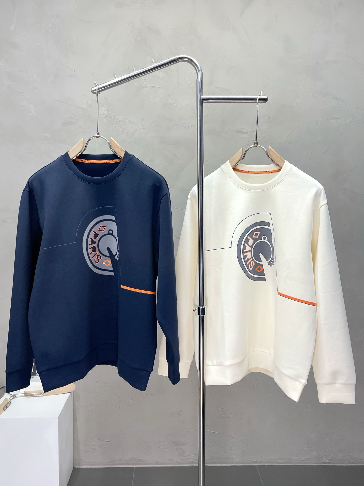 NO:515422,.Hermès exclusively offers new original single men's casual sweatshirts, high-end customization, high-end version, fashionable and versatile imported fabric, super soft and delicate, skin-friendly and comfortable, warm and comfortable, high-end boutique, OEM factory fine-made top body, very good, men's essential items, three standards, code M-3XL,, hermes, hermes, hoodie, sweatshirts, alexander wang19860909.Hermès爱马仕独家专供新款原单男士休闲卫衣 高端定制 高端版本 时尚百搭爆款进口面料 手感超柔软细腻 穿着亲肤舒适 保暖舒适 高端精品 代工厂精细做上身非常赞 男士必备单品 三标齐全 码数M-3XL,,hermes,hermes,hoodie,sweatshirts,alexander wang,Men's clothing