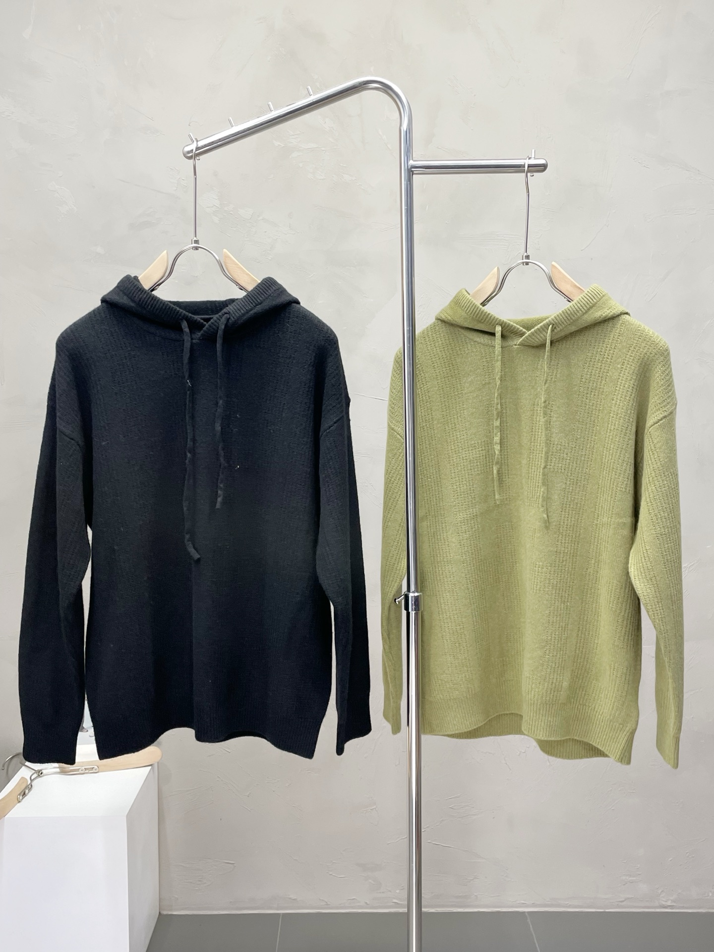 NO:515414,.Hermès exclusively offers new original single men's casual hooded sweater, high-end customization, high-end version, fashionable and versatile imported fabric, super soft and delicate, skin-friendly and comfortable, warm and comfortable, high-end boutique, OEM factory fine-made top body, very good, men's essential items, three standards, code M-2XL,, hermes, hermes, sweaters, hats, alexander wang19860909.Hermès爱马仕独家专供新款原单男士休闲连帽毛衣 高端定制 高端版本 时尚百搭爆款进口面料 手感超柔软细腻 穿着亲肤舒适 保暖舒适 高端精品 代工厂精细做上身非常赞 男士必备单品 三标齐全 码数M-2XL,,hermes,hermes,sweaters,hats,alexander wang,Men's clothing