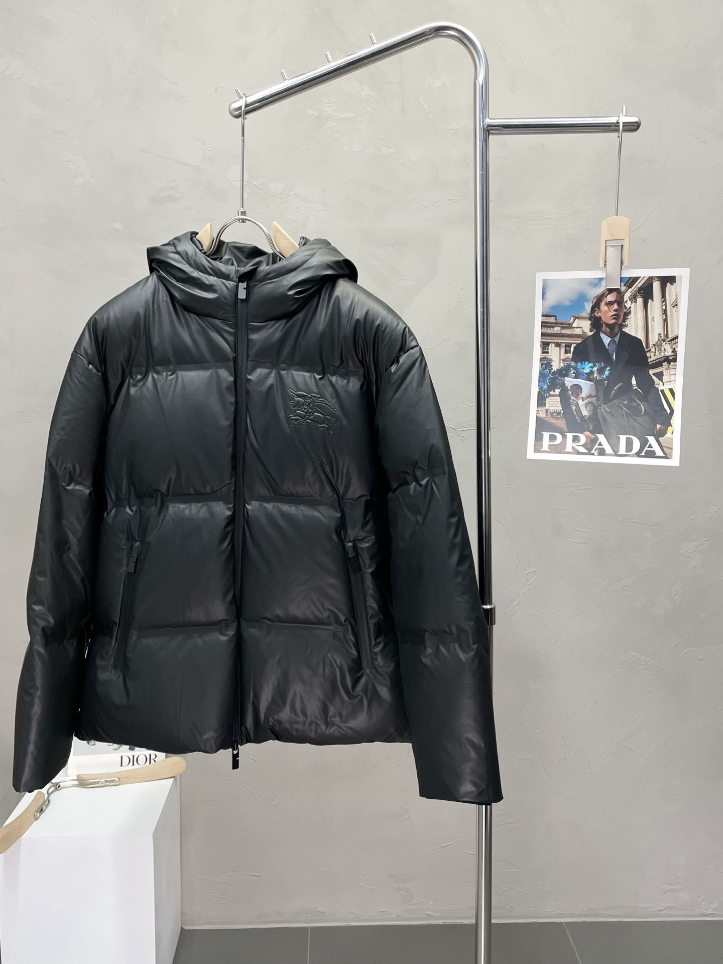 。羽绒服-Burberry巴宝莉💥独家专供秋冬新款连帽羽绒服。贸易公司渠道稀出，降温天气必备的保暖单品，