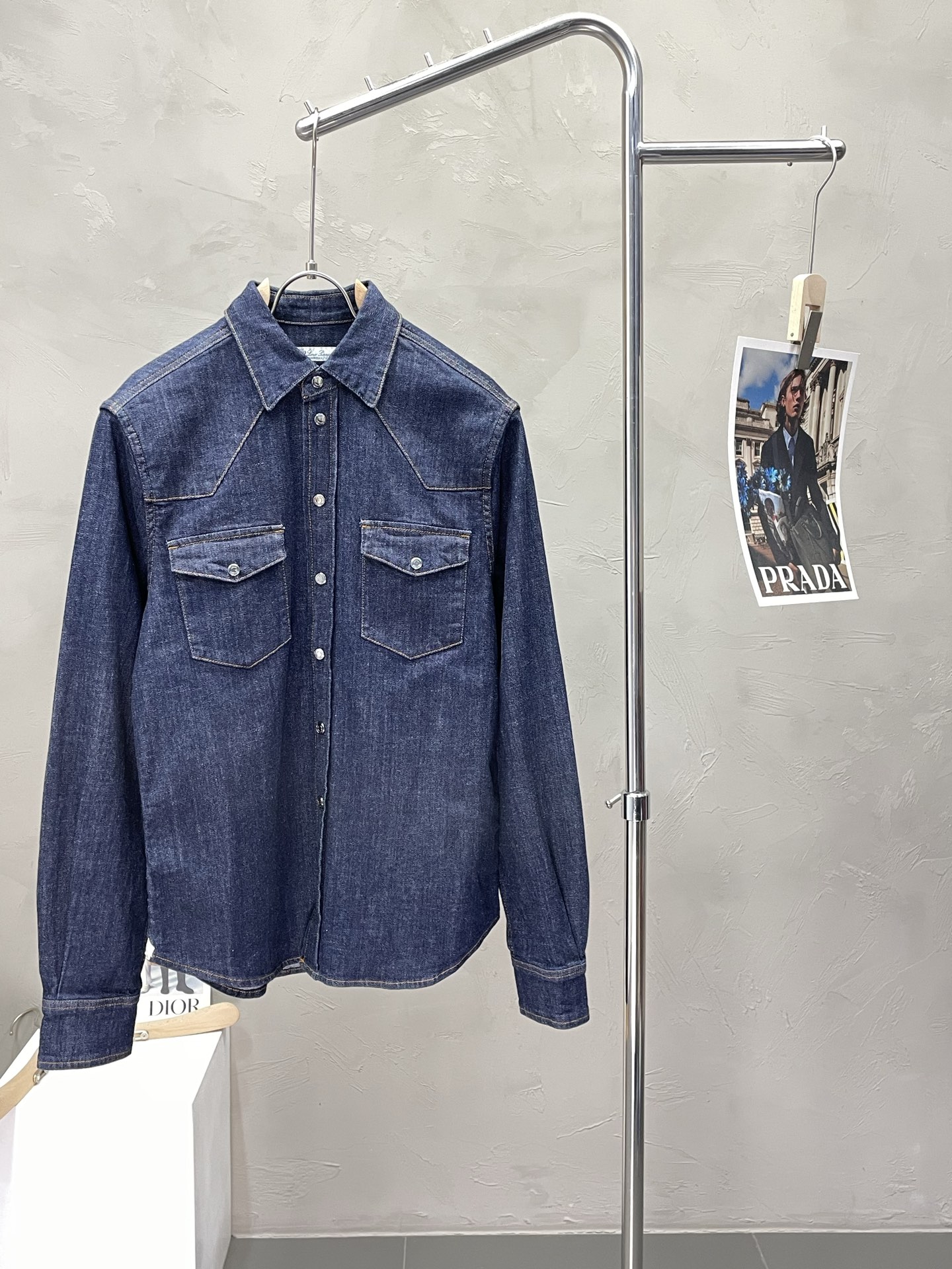 NO:516919,.LP-Loro Piana exclusively offers the latest fashionable jackets. A jacket with a classic design and great appearance, the quality is even more unscrupulous. You can buy it directly, which is not to be mistaken for high-end products! Through the detailed pictures, you can feel its powerful aura, and the warm-concentration effect is significant, so you don’t have to worry about the chill at all! It is both fashionable and functional, and the whole style looks more luxurious and elegant! Size M-3XL, loro piana, loro piana, jackets & coats, alexander wang19860909.LP-Loro Piana诺悠翩雅独家专供最新时尚外套.经典设计感与颜值爆棚的外套,品质更是无法挑剔品控可以直接入手,不容过错的高端臻品！通过细节图片便可感受到它强悍的气场,聚温保暖效果显著,完全不用担心会有一点寒意！时尚与功能性兼备,整款显得更加的奢华大气！ 尺码M-3XL,,loro piana,loro piana,jackets & coats,alexander wang,Men's clothing