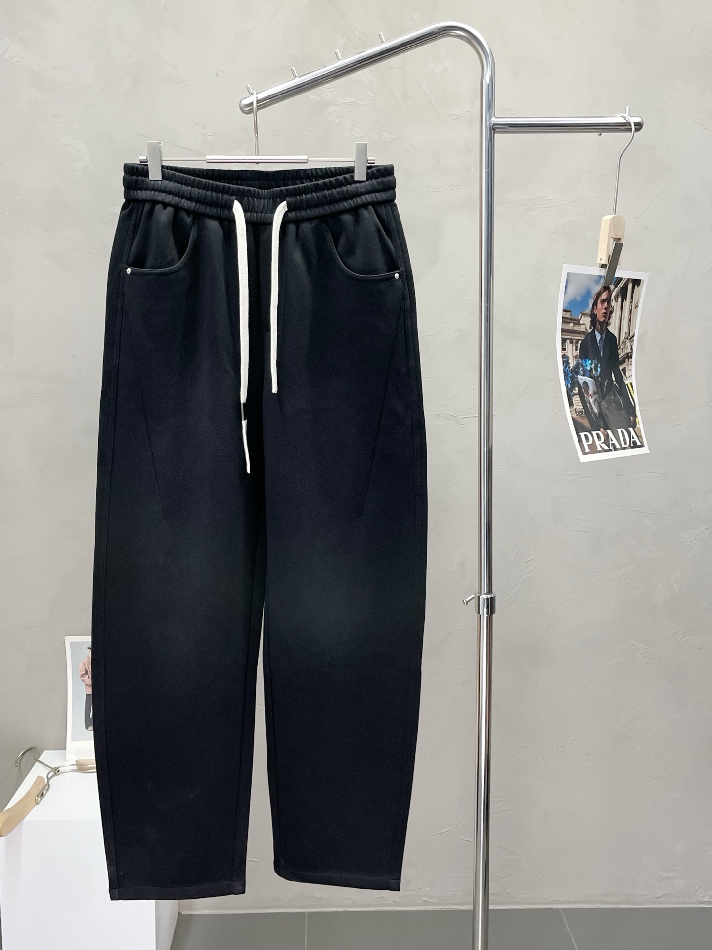 NO:515387,.Masion Margiela Mason Magiela MM6 exclusively for new casual pants high-end version!  Customized fabrics for counters are breathable and comfortable, with impeccable details, and the brand element design concept reflects high quality. The feel is delicate and soft!  It is casually cut, with a great upper body style!  Code number M-3XL,masion margiela,masion margiela,alexander wang19860909.Masion Margiela梅森马吉拉MM6独家专供新款休闲裤 高端版本！专柜定制面料 透气舒适度高,细节无可挑剔,品牌元素设计理念,体现高品质.手感细腻柔软！呈现休闲裁剪,上身版型超赞！码数M-3XL,,masion margiela,masion margiela,alexander wang,Men's clothing