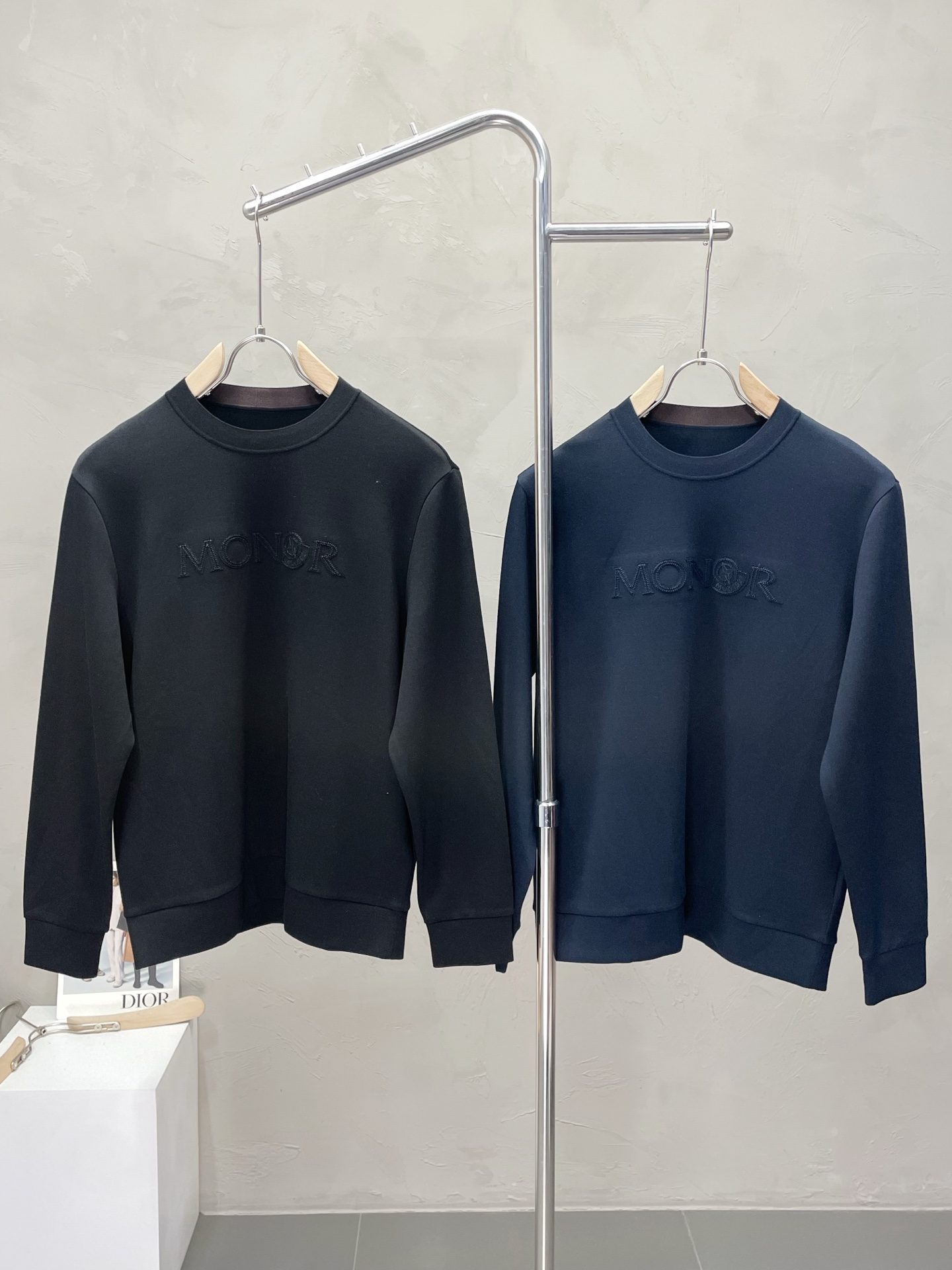 NO:519172,.Moncler mask exclusively supplies new original single men's casual sweatshirts. High-end customization, high-end version, fashionable and versatile imported fabric, super soft and delicate, skin-friendly and comfortable to wear, high-end boutique, OEM, fine production, very good for the upper body, men's essential items, three standards, complete code M-3XL,, Moncler, hoodie, sweatshirts, alexander wang19860909.Moncler蒙口独家专供新款原单男士休闲卫衣.高端定制 高版本 时尚百搭爆款进口面料 手感超柔软细腻 穿着亲肤舒适 高端精品 代工厂精细做上身非常赞 男士必备单品 三标齐全 码数M-3XL,,Moncler,hoodie,sweatshirts,alexander wang,Men's clothing