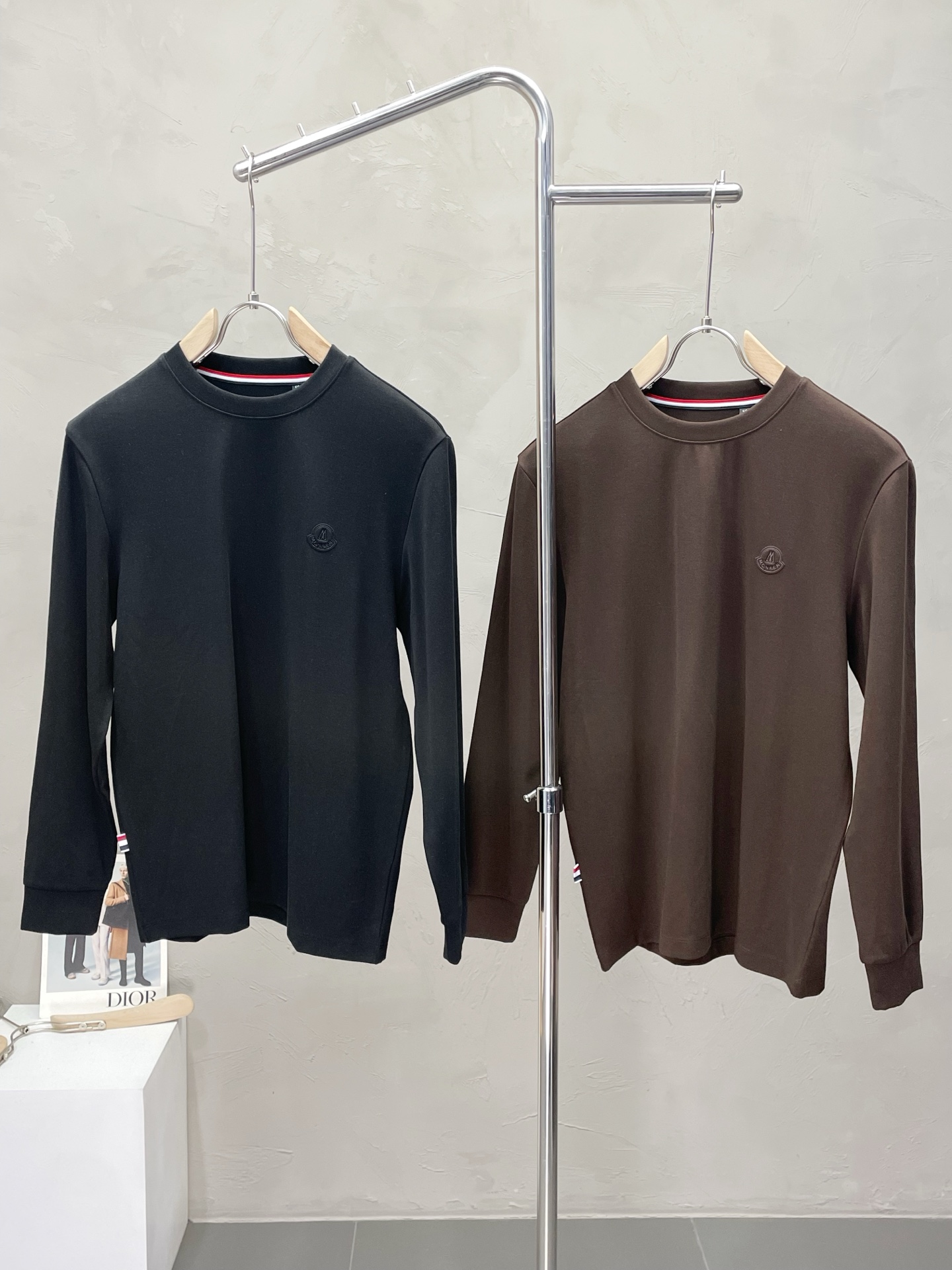 NO:519166,.Moncler mask exclusively provides new styles of original single men's casual long-sleeved base shirt, high-end customization, high-version, fashionable and versatile imported fabric, super soft and delicate, skin-friendly and comfortable to wear, high-end boutique, OEM factory fine-made top body, very good men's essential items, three standards, M-3XL, Moncler, alexander wang19860909.Moncler蒙口独家专供新款原单男士休闲长袖 打底衫 高端定制 高版本 时尚百搭爆款进口面料 手感超柔软细腻 穿着亲肤舒适 高端精品 代工厂精细做上身非常赞 男士必备单品 三标齐全 码数M-3XL,,Moncler,alexander wang,Men's clothing